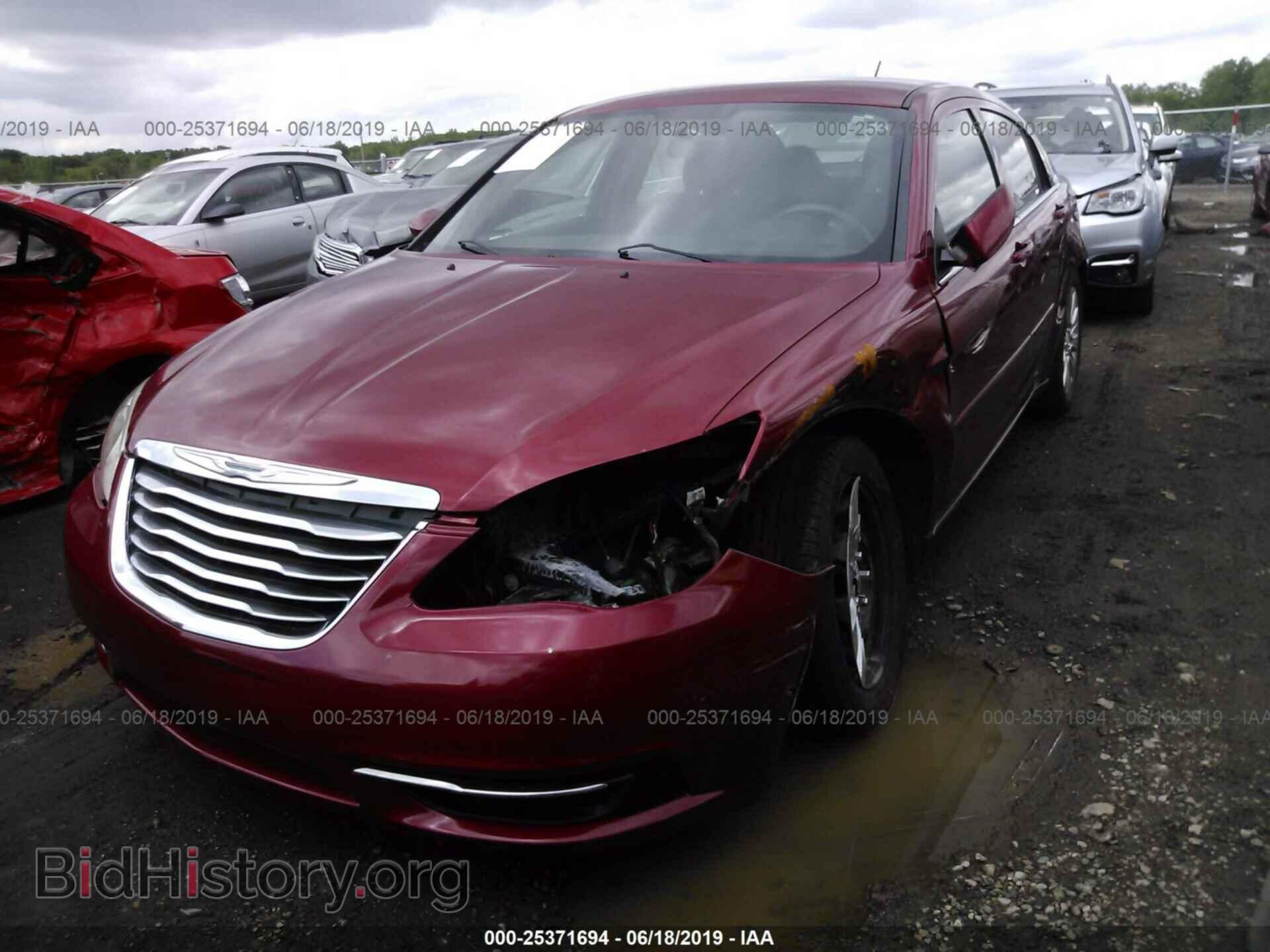 2012 CHRYSLER 200 - VIN: 1C3CCBAG4CN226081 - Фото 2