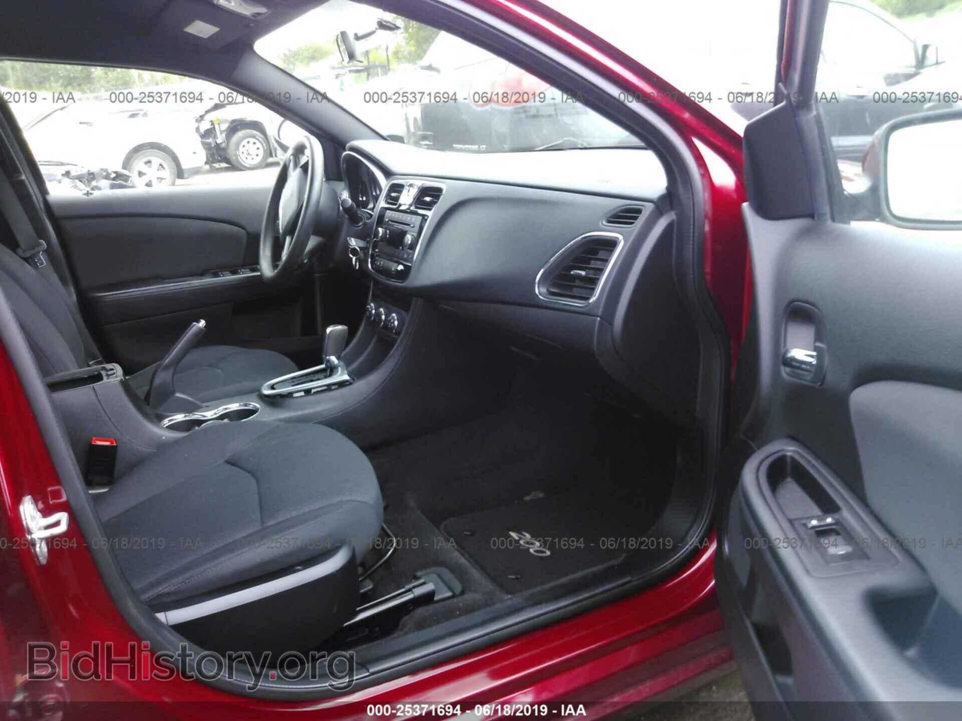 2012 CHRYSLER 200 - VIN: 1C3CCBAG4CN226081 - Фото 5