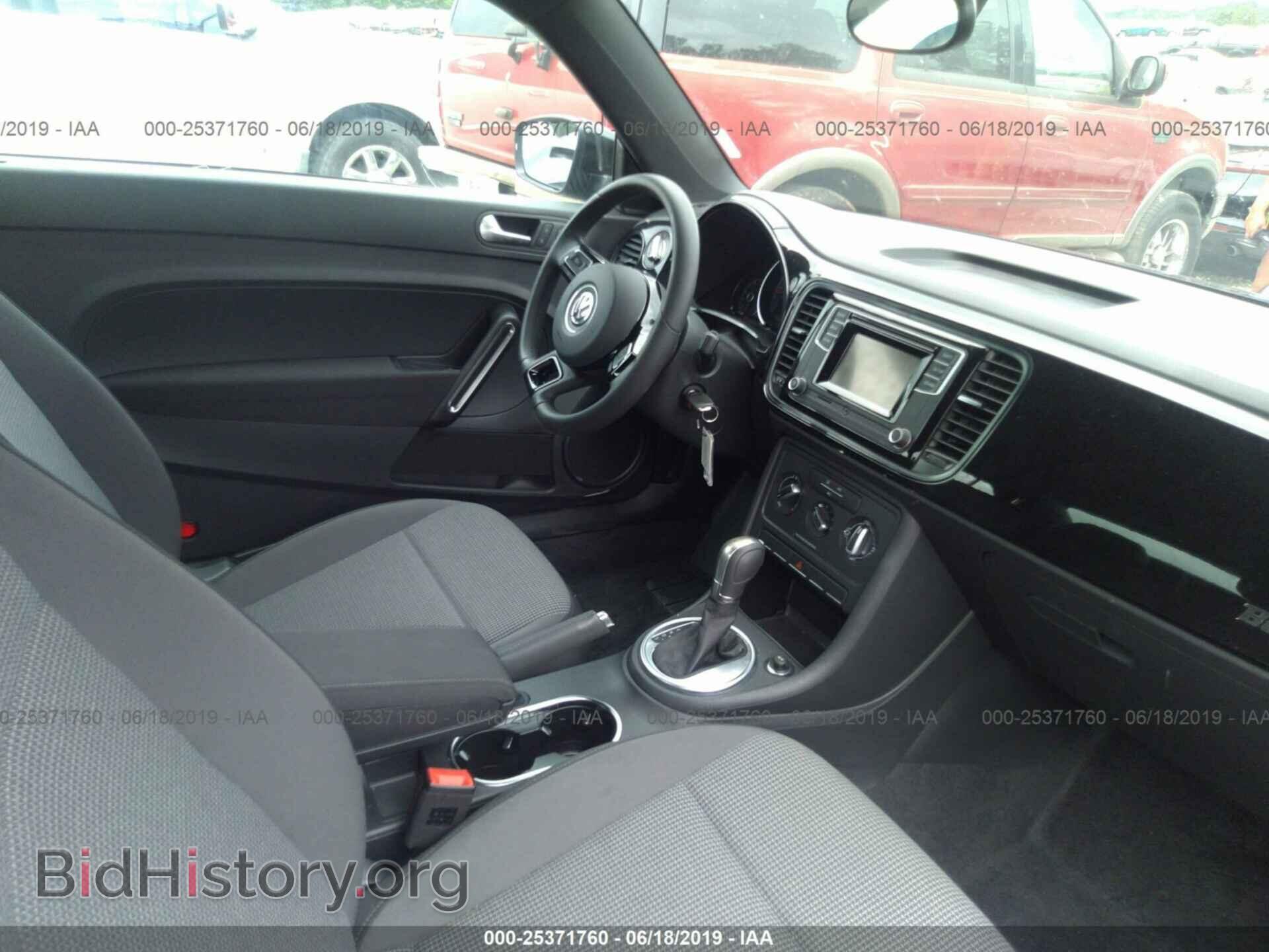 2019 VOLKSWAGEN BEETLE - VIN: 3VWFD7AT2KM707128 - Фото 5