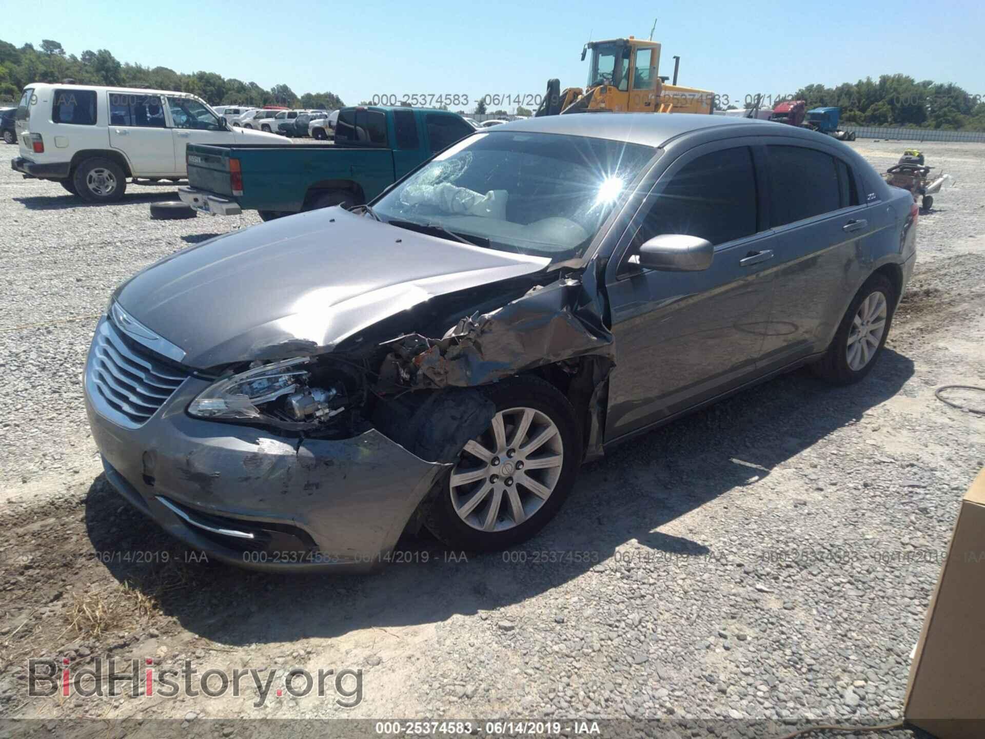 2013 CHRYSLER 200 - VIN: 1C3CCBBBXDN598366 - Фото 2