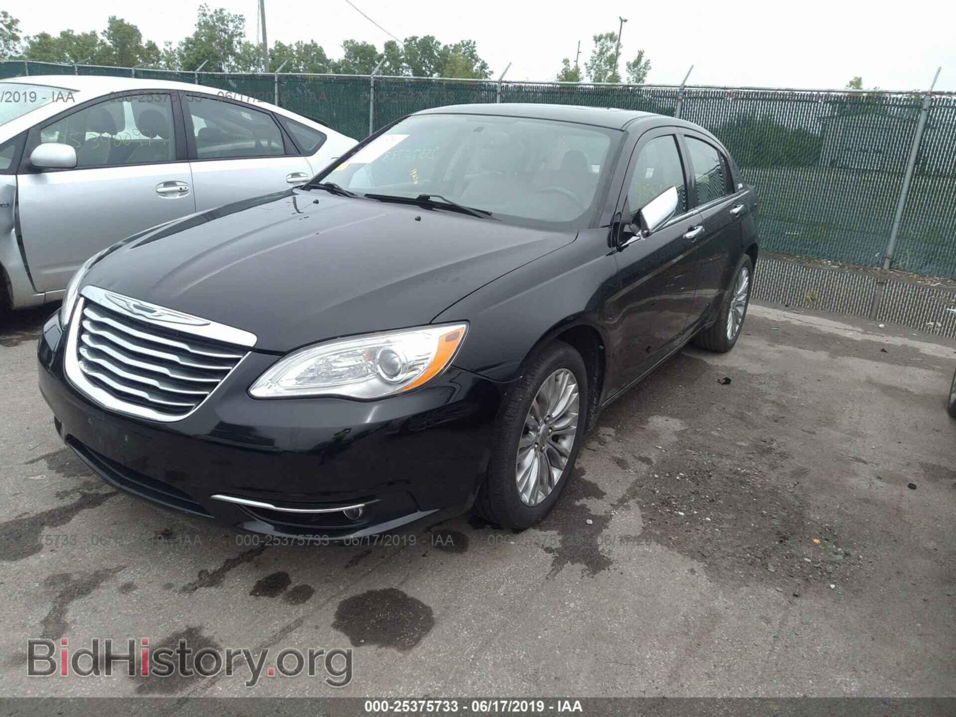 2011 CHRYSLER 200 - VIN: 1C3BC2FBXBN582588 - Фото 2