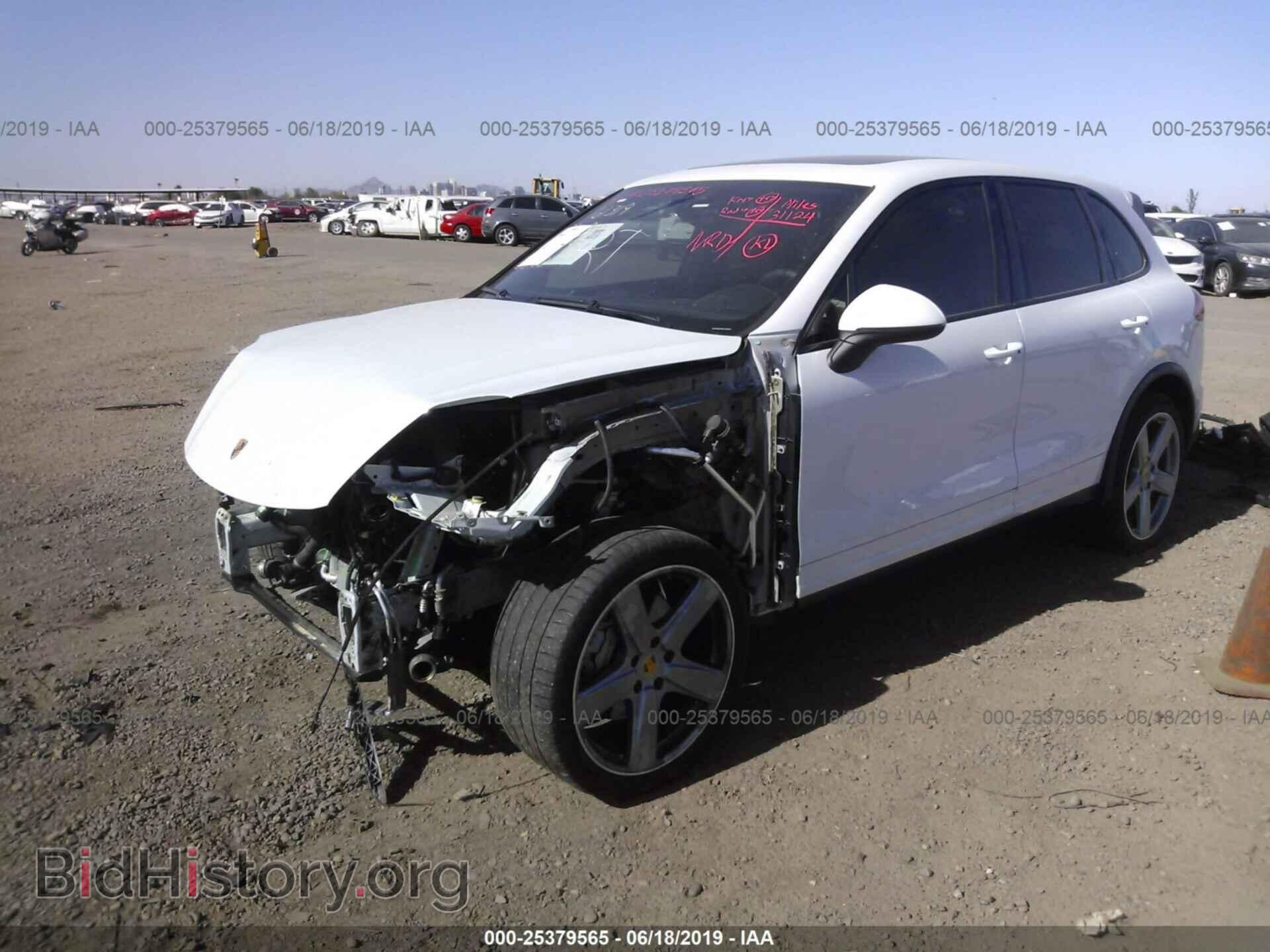 2016 PORSCHE CAYENNE - VIN: WP1AB2A25GLA96063 - Photo 2