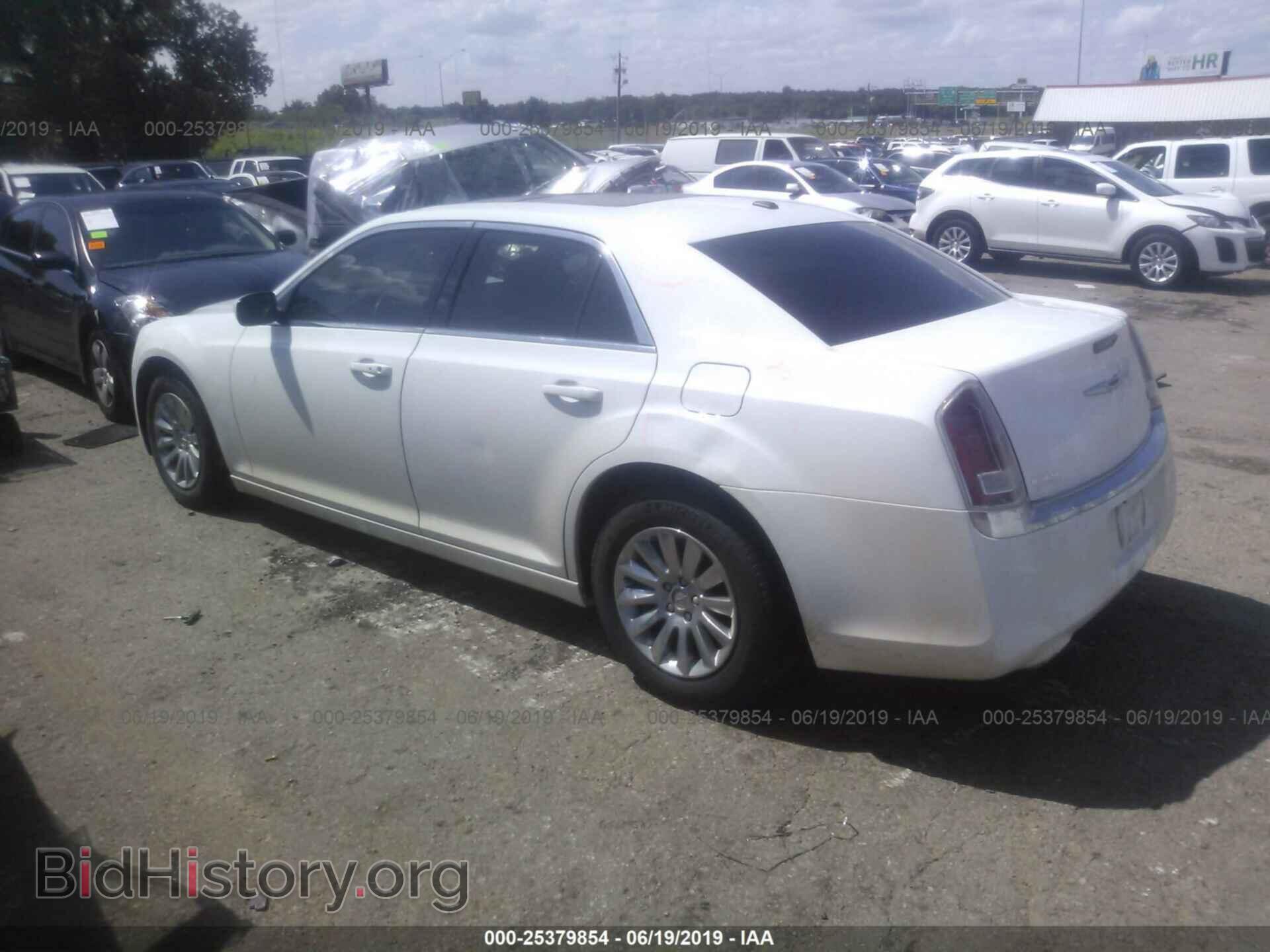 2013 CHRYSLER 300 - VIN: 2C3CCAAGXDH699357 - Фото 3