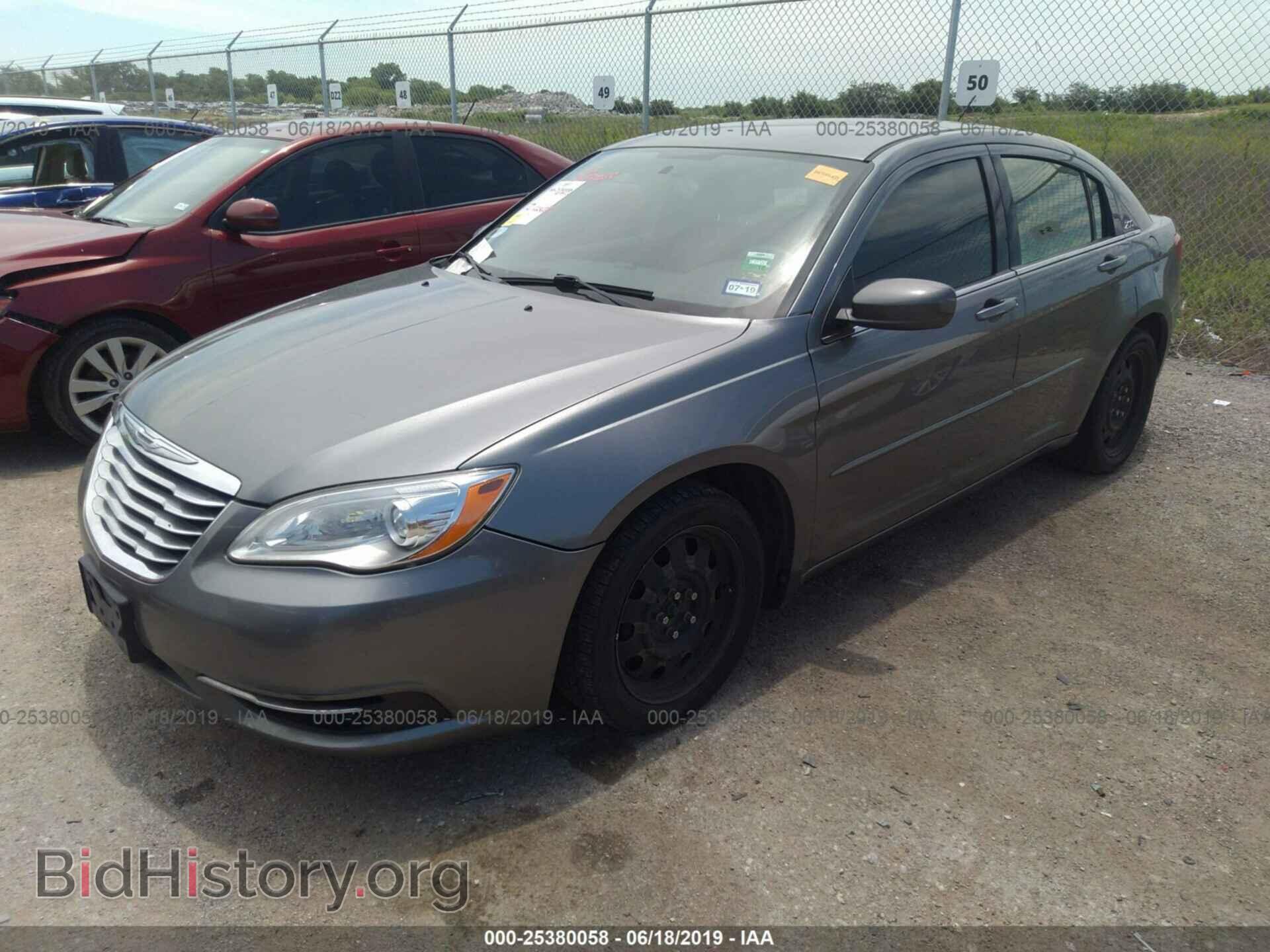 2013 CHRYSLER 200 - VIN: 1C3CCBAB4DN568720 - Фото 2