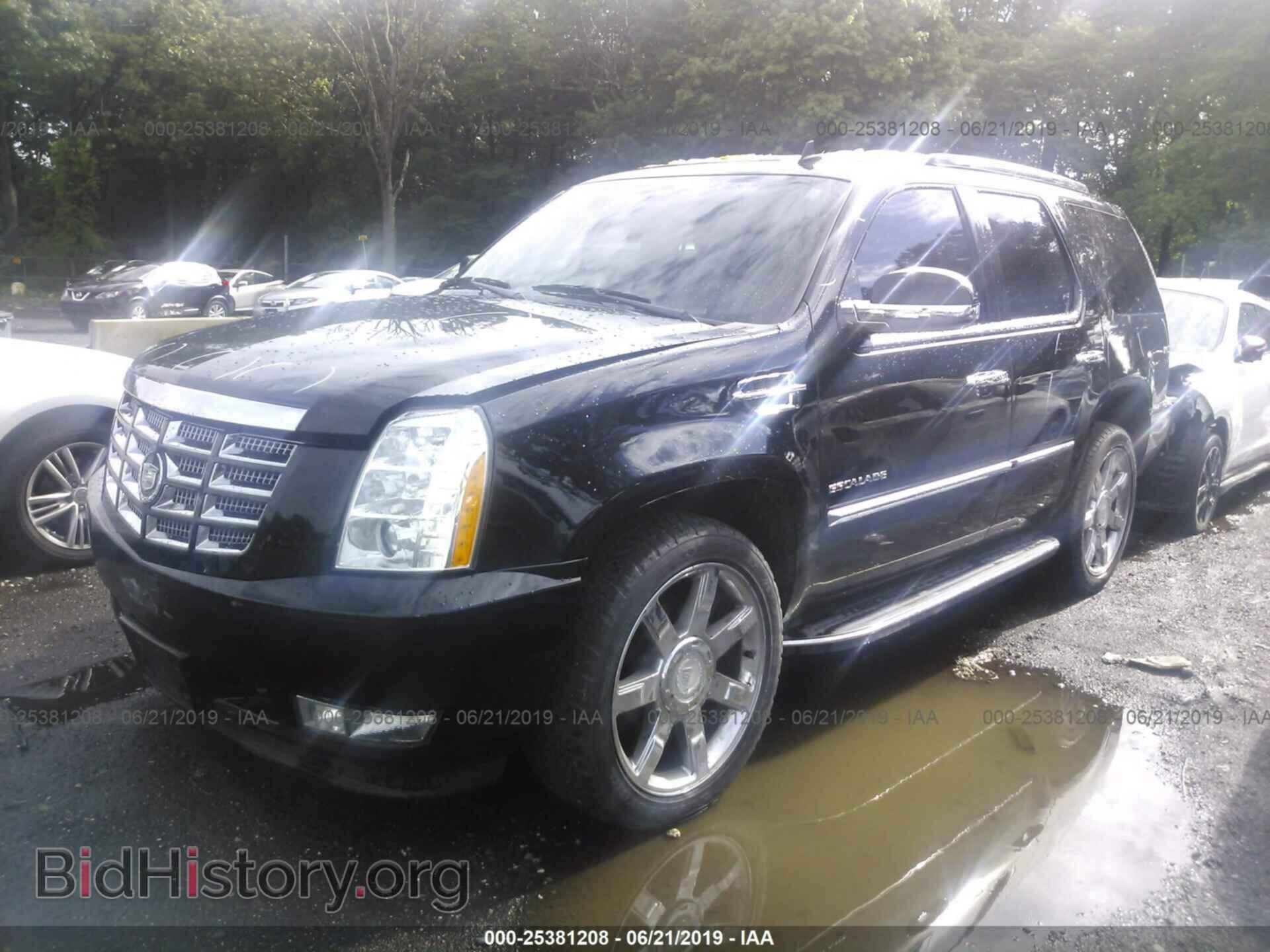 2011 CADILLAC ESCALADE - VIN: 1GYS4BEF7BR357979 - Фото 2