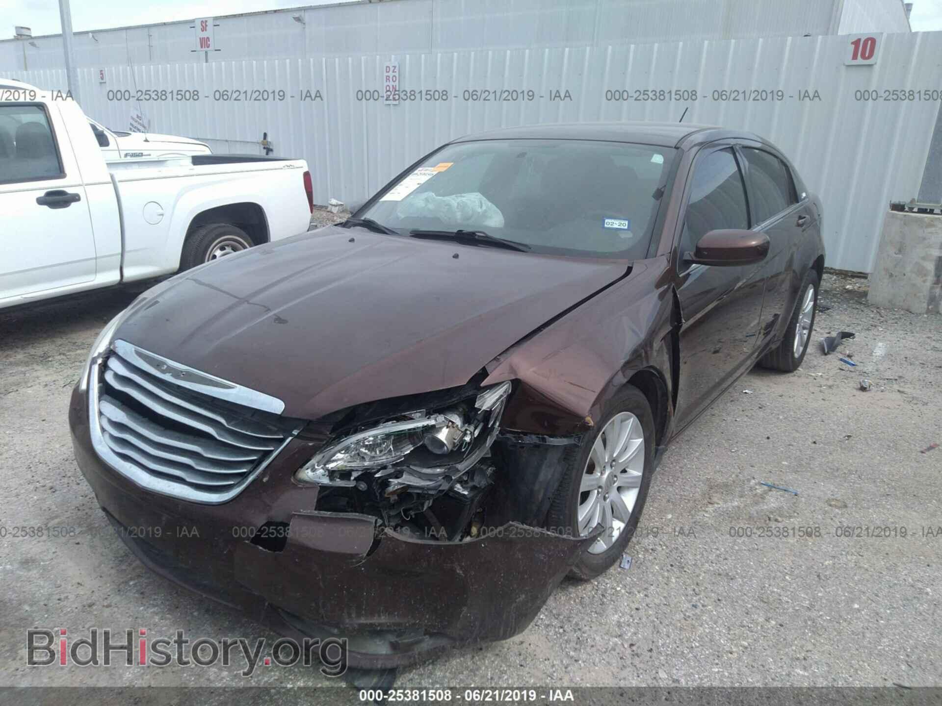 2013 CHRYSLER 200 - VIN: 1C3CCBBB9DN706041 - Photo 2