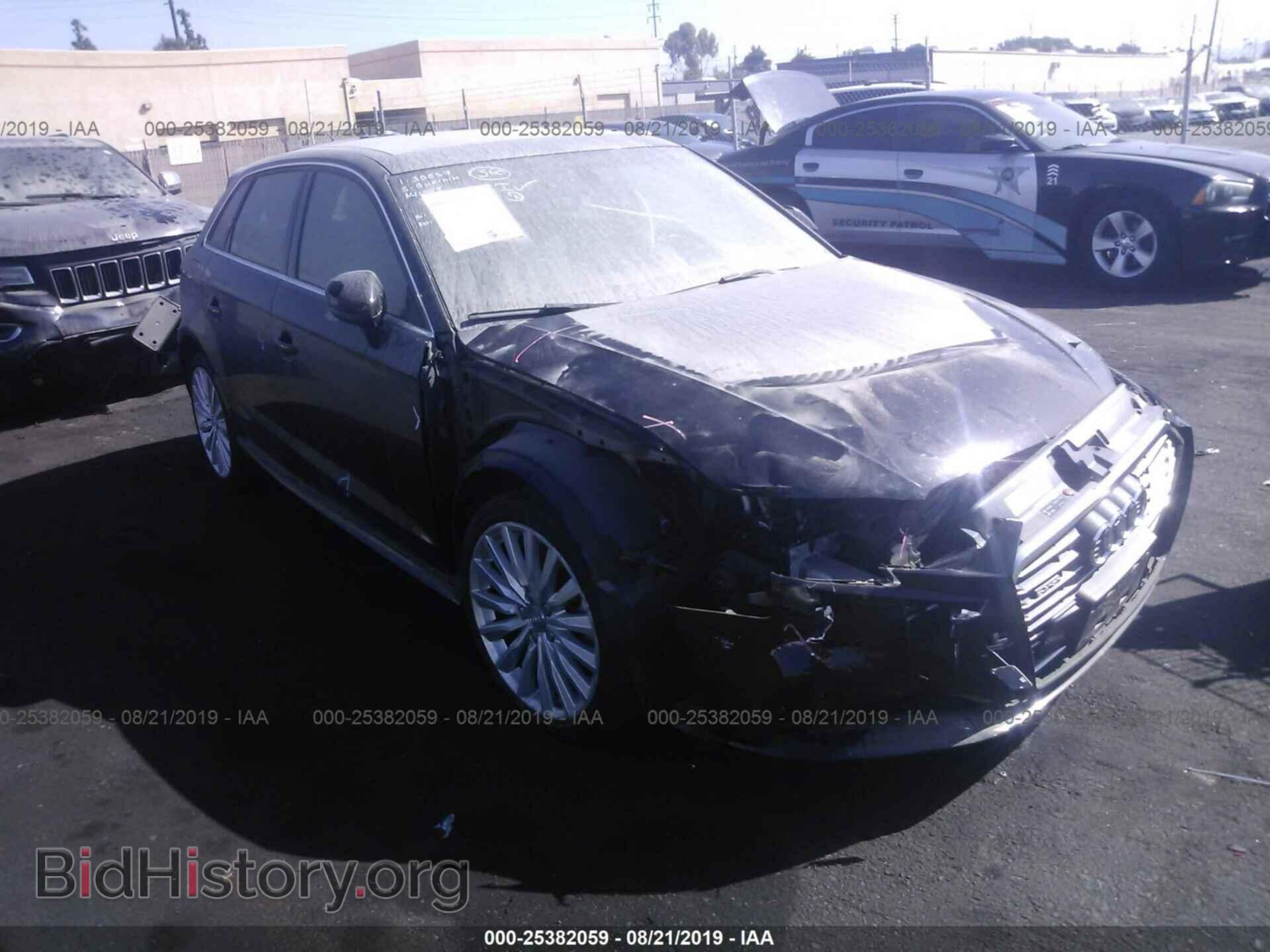 Фотография WAUTPBFF2HA132339 - AUDI A3 2017