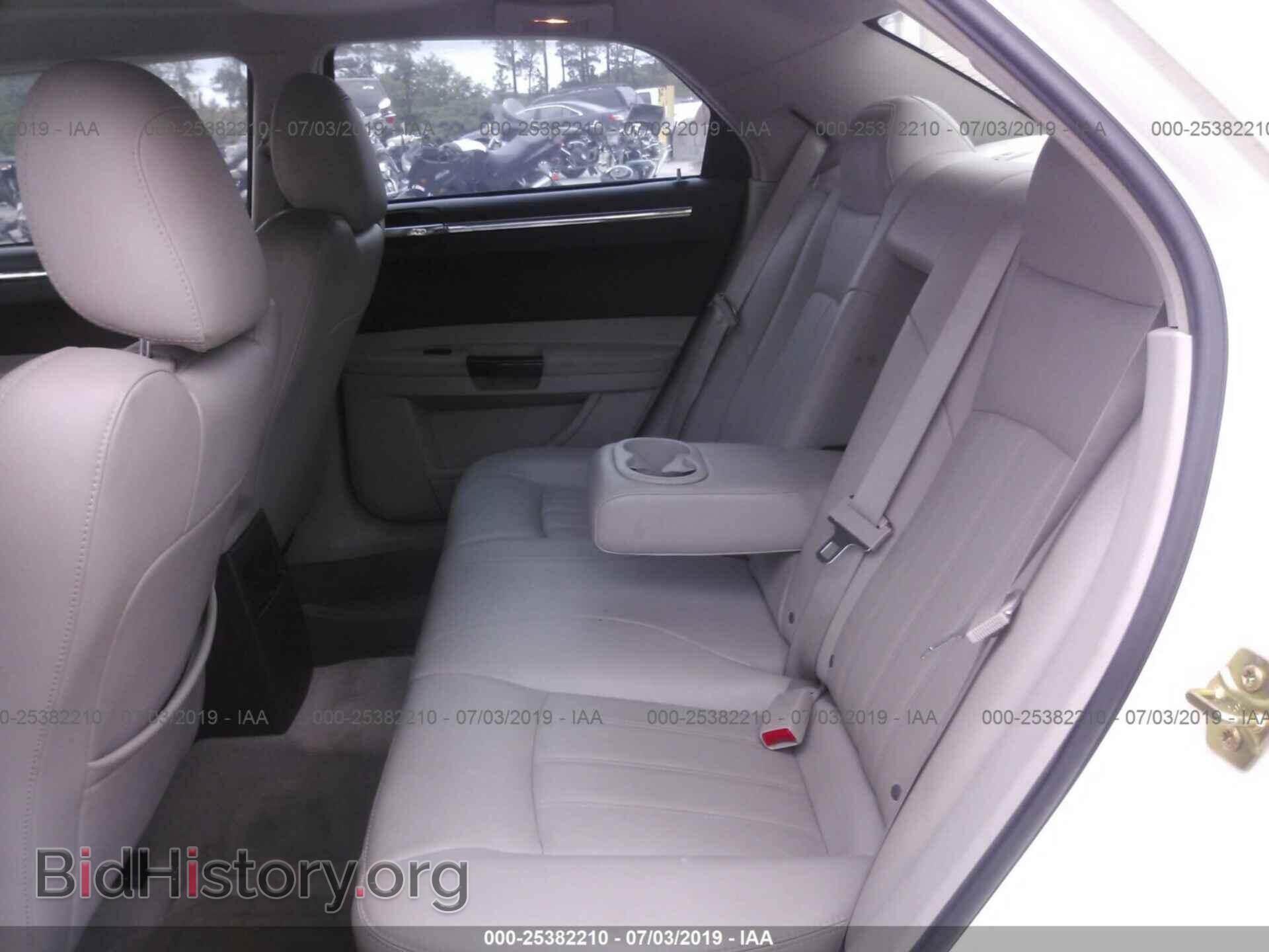 2006 CHRYSLER 300C - VIN: 2C3KA63H46H510046 - Фото 8