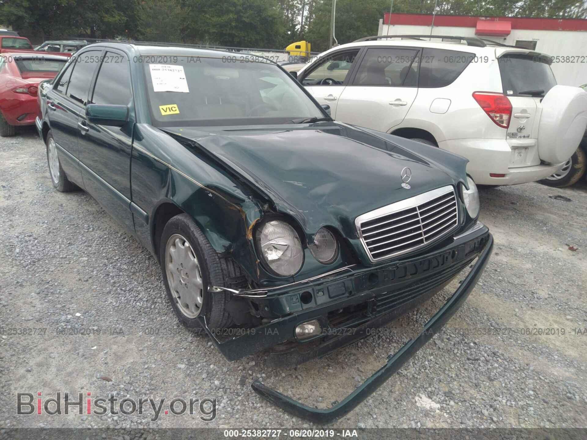Photo WDBJF55F1TJ003418 - MERCEDES-BENZ E 1996