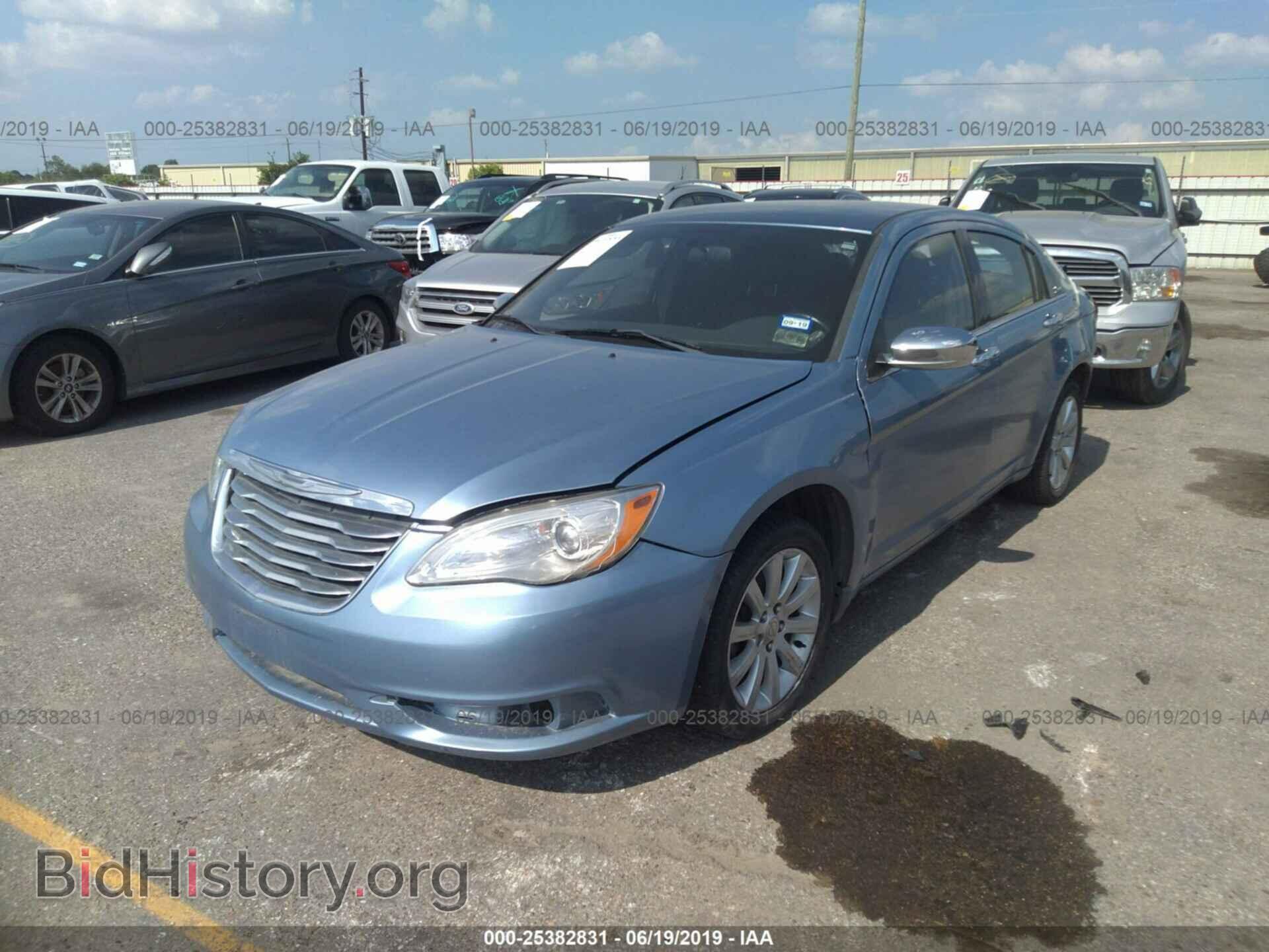 2011 CHRYSLER 200 - VIN: 1C3BC1FB3BN602643 - Photo 2