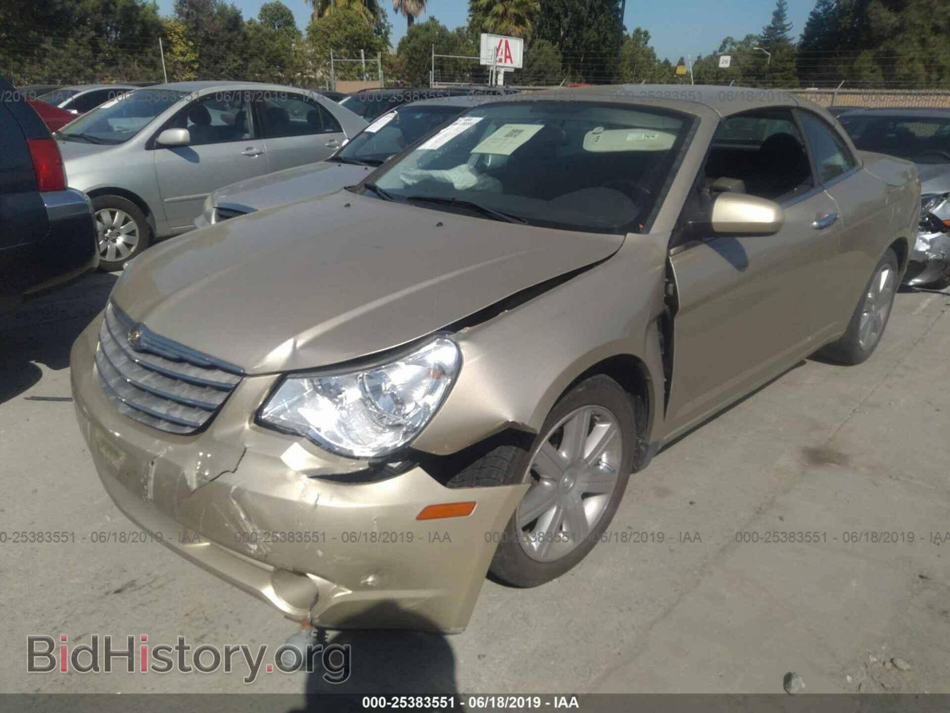 2010 CHRYSLER SEBRING - VIN: 1C3BC6EV7AN122371 - Фото 2