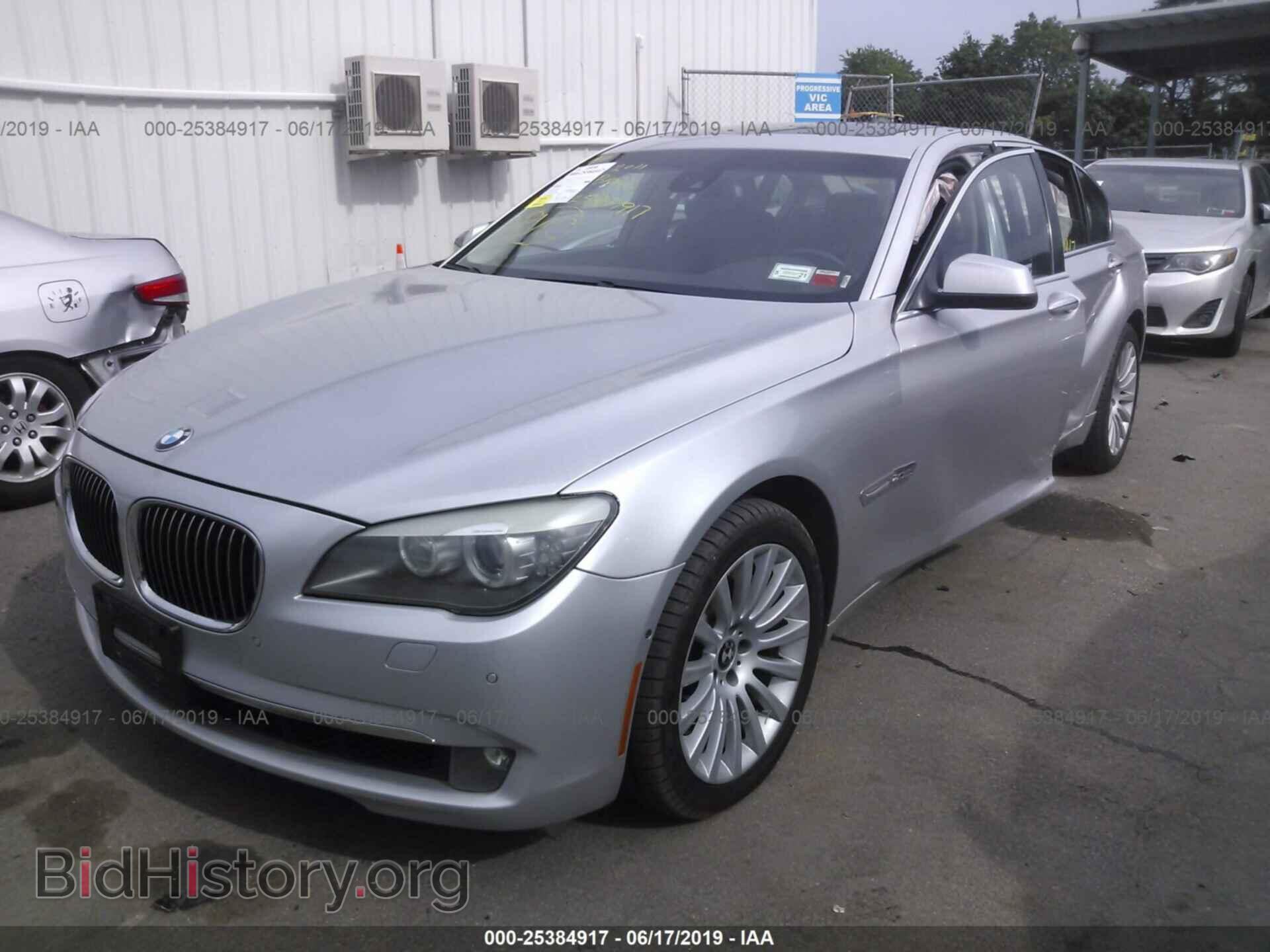2011 BMW 750 - VIN: WBAKC8C57BC432945 - Фото 2