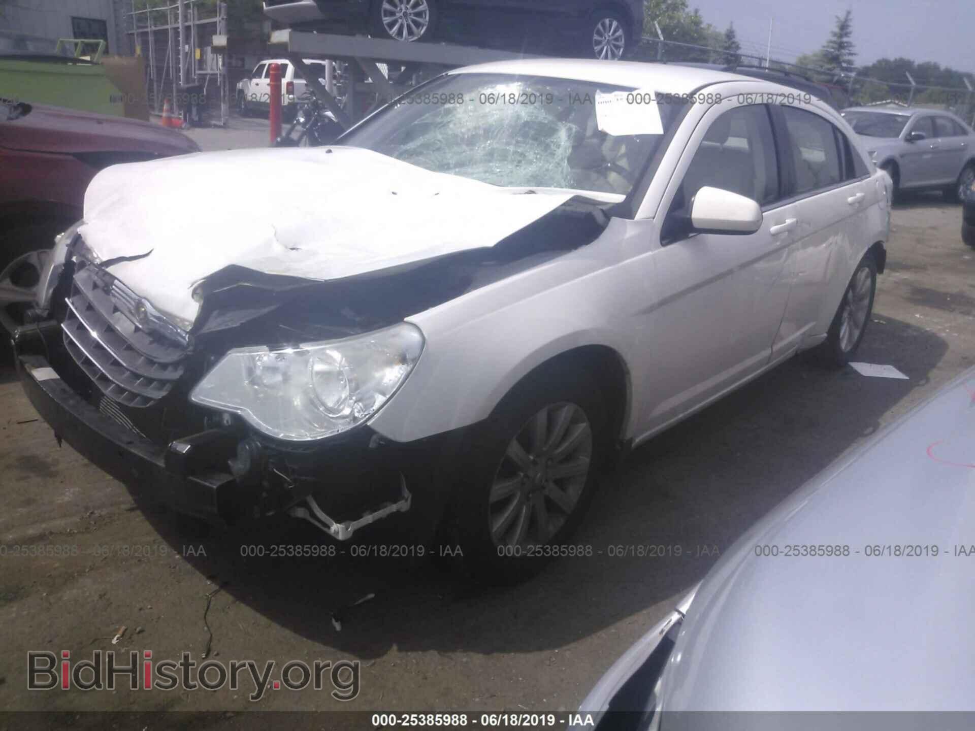 2010 CHRYSLER SEBRING - VIN: 1C3CC5FB0AN229880 - Photo 2