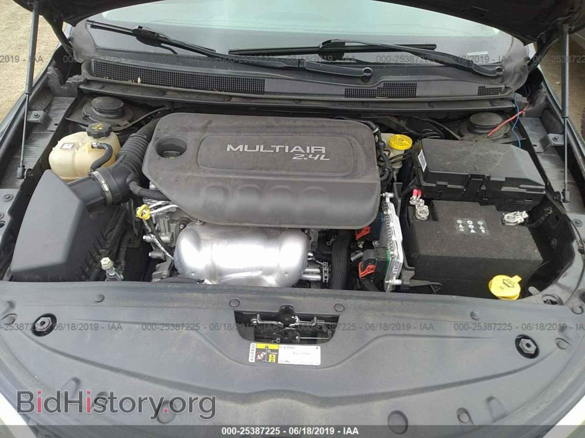 2015 CHRYSLER 200 - VIN: 1C3CCCAB0FN674946 - Фото 10