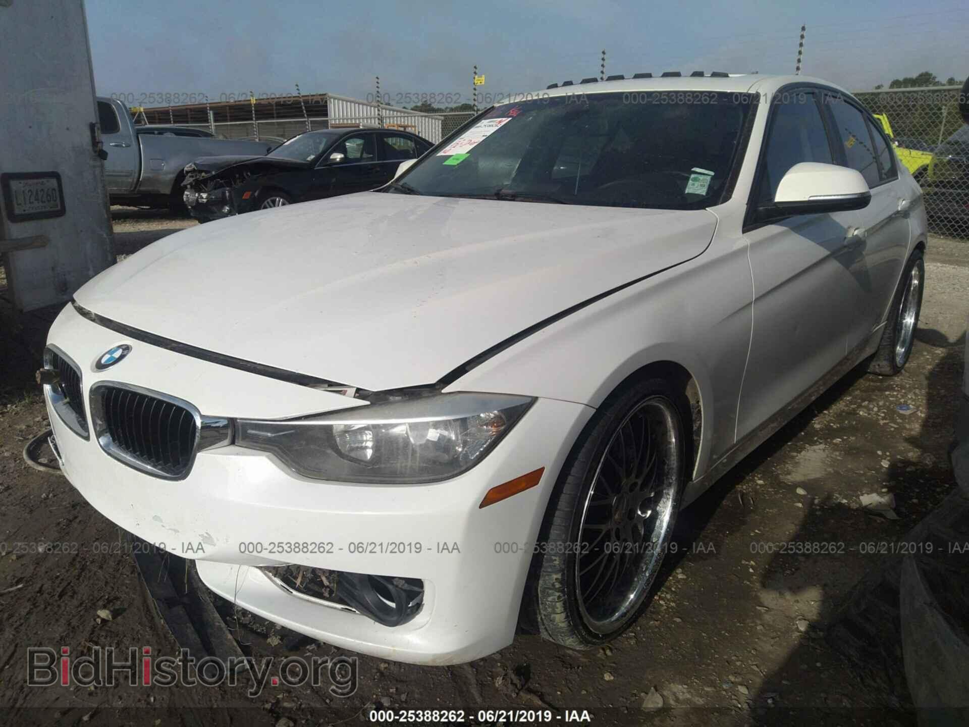 2013 BMW 328 - VIN: WBA3A5C59DF358700 - Фото 2