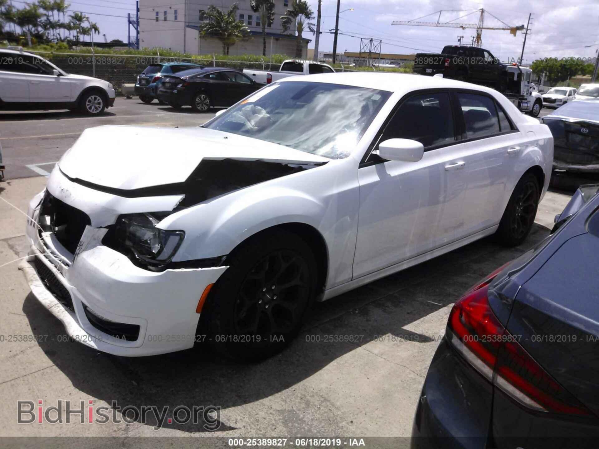 2017 CHRYSLER 300 - VIN: 2C3CCABT1HH512346 - Фото 2