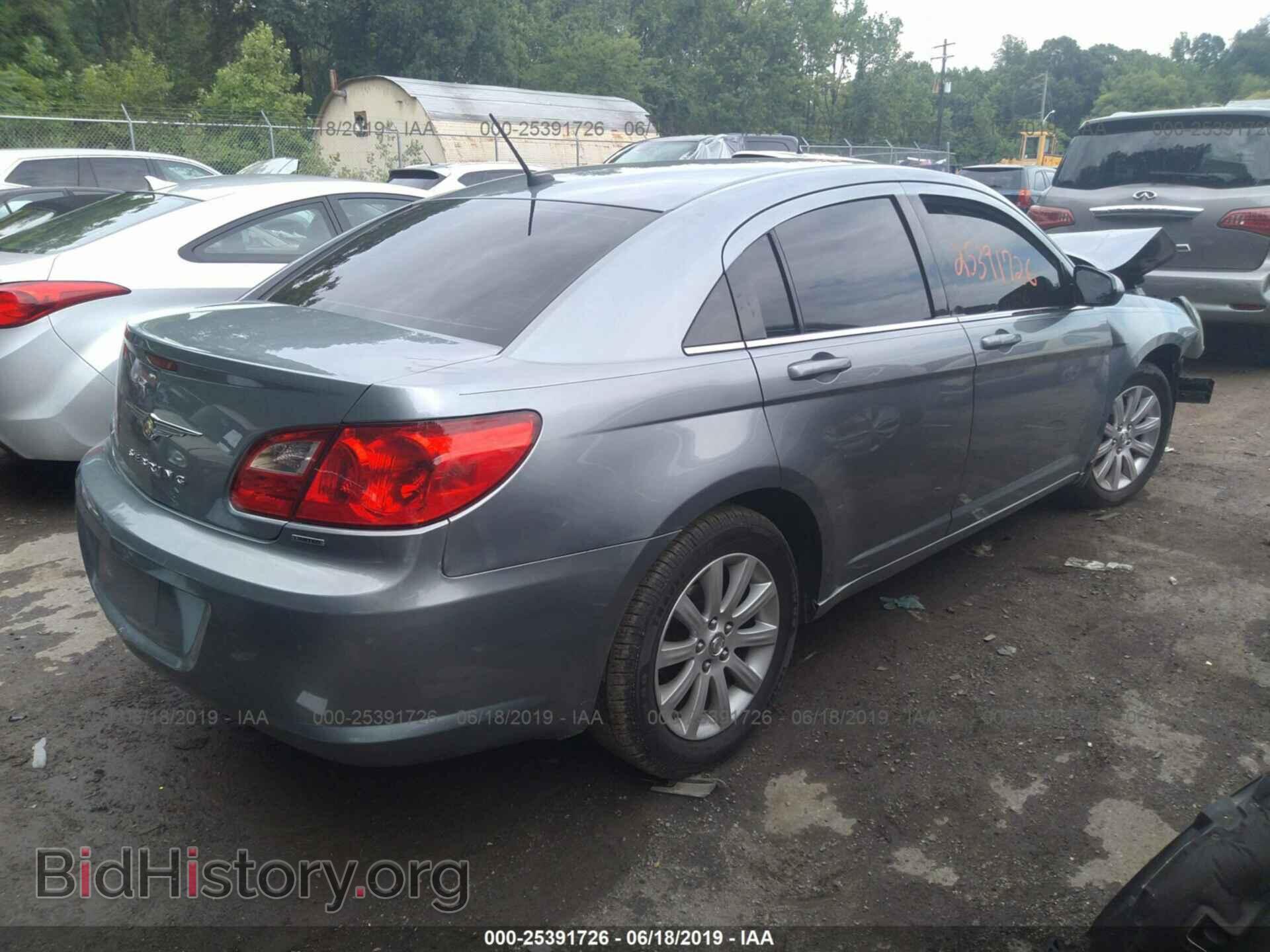 2010 CHRYSLER SEBRING - VIN: 1C3CC5FB5AN207051 - Photo 4