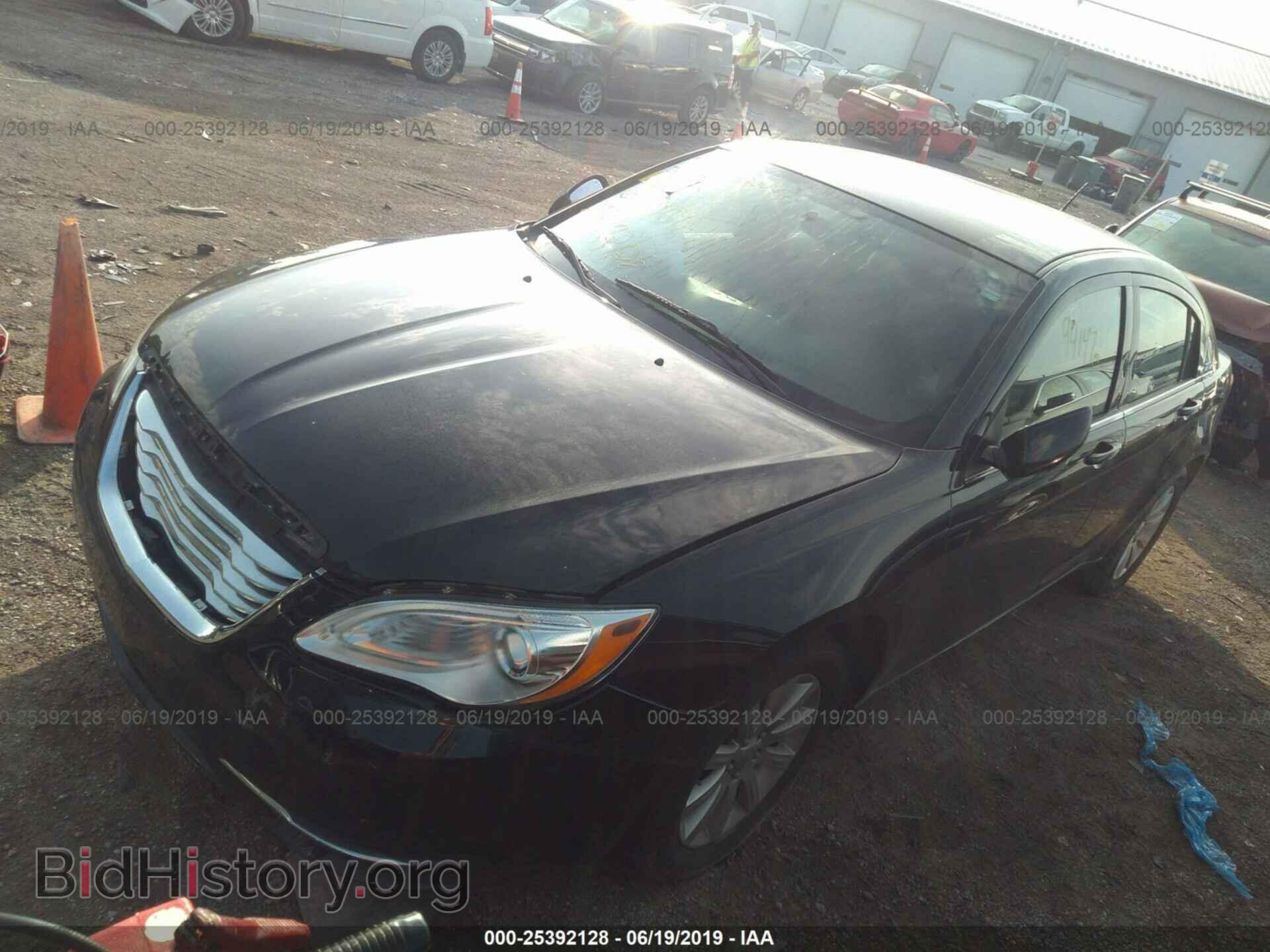 2011 CHRYSLER 200 - VIN: 1C3BC1FB1BN625144 - Фото 2