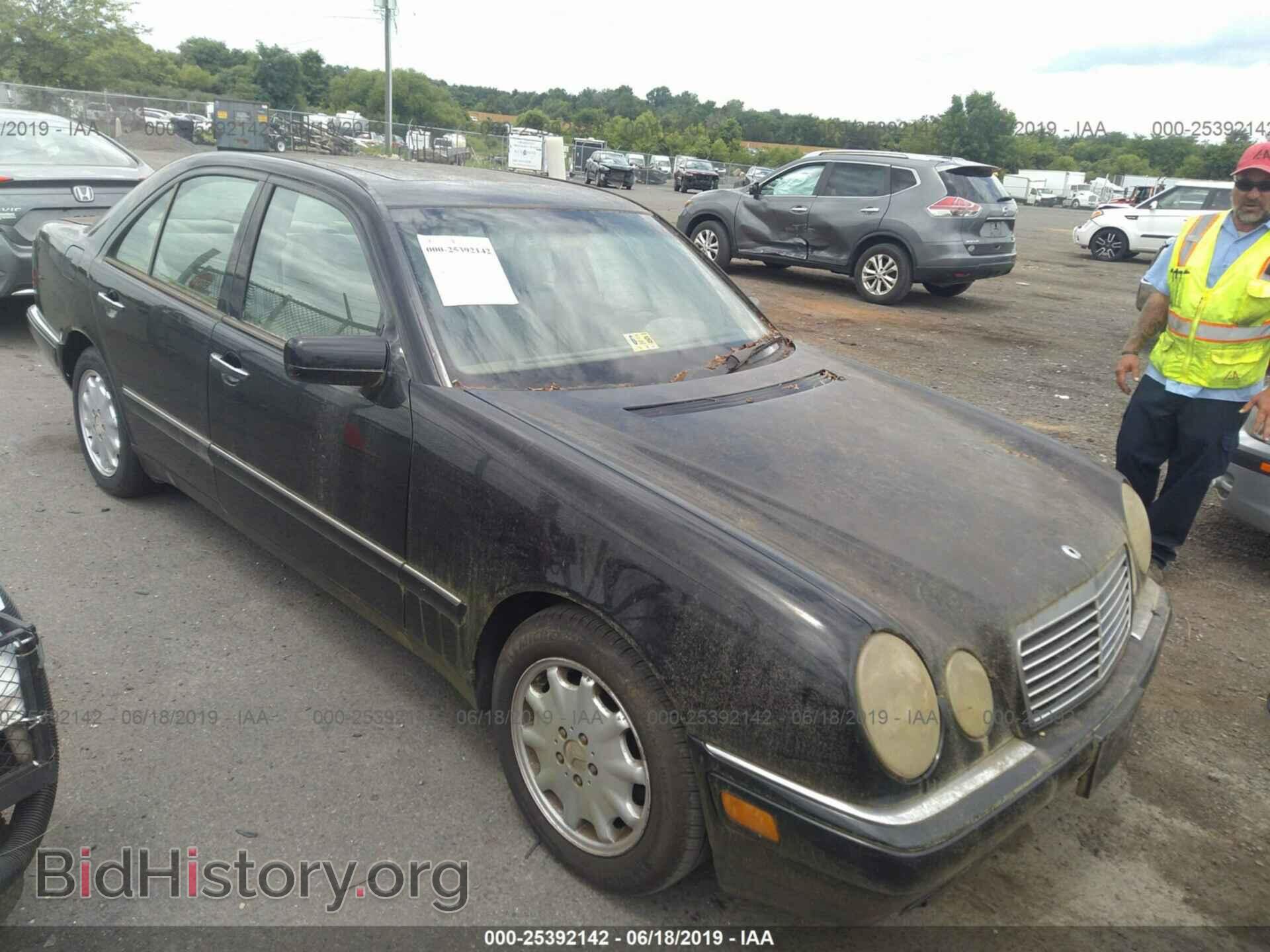 Photo WDBJF25FXWA604037 - MERCEDES-BENZ E 1998