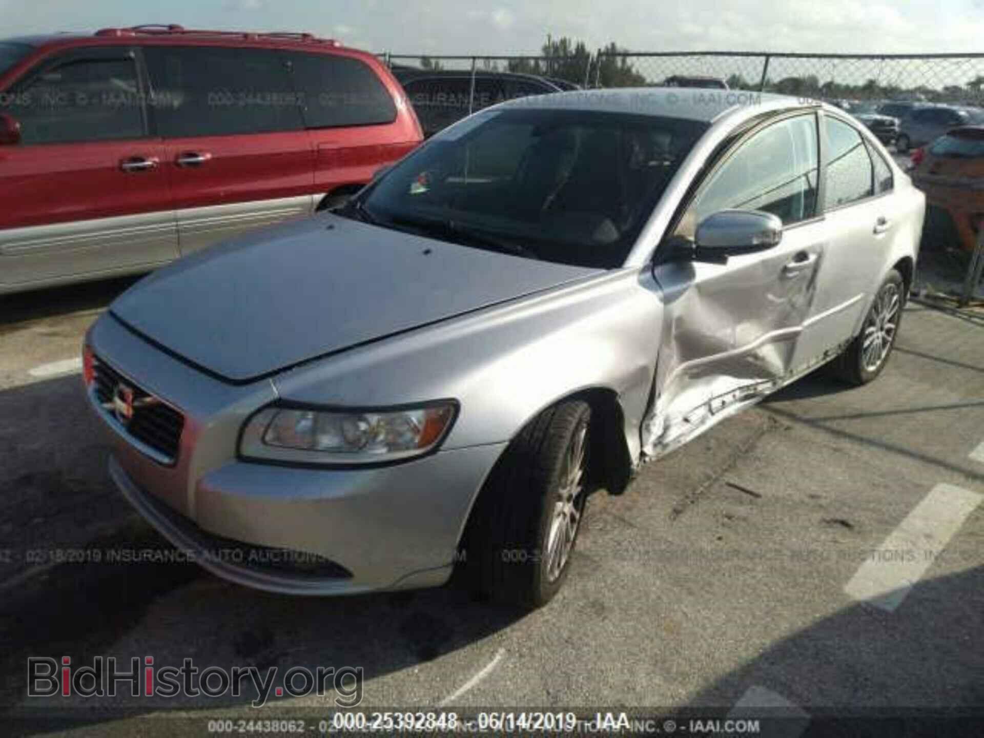 2011 VOLVO S40 - VIN: YV1672MS8B2546575 - Фото 2