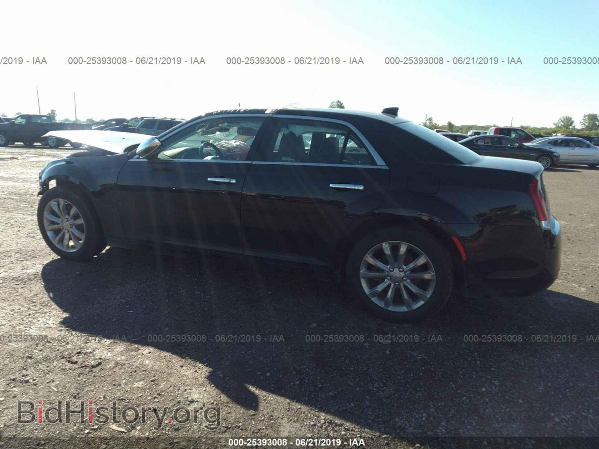 2019 CHRYSLER 300 - VIN: 2C3CCAKG5KH586654 - Фото 3