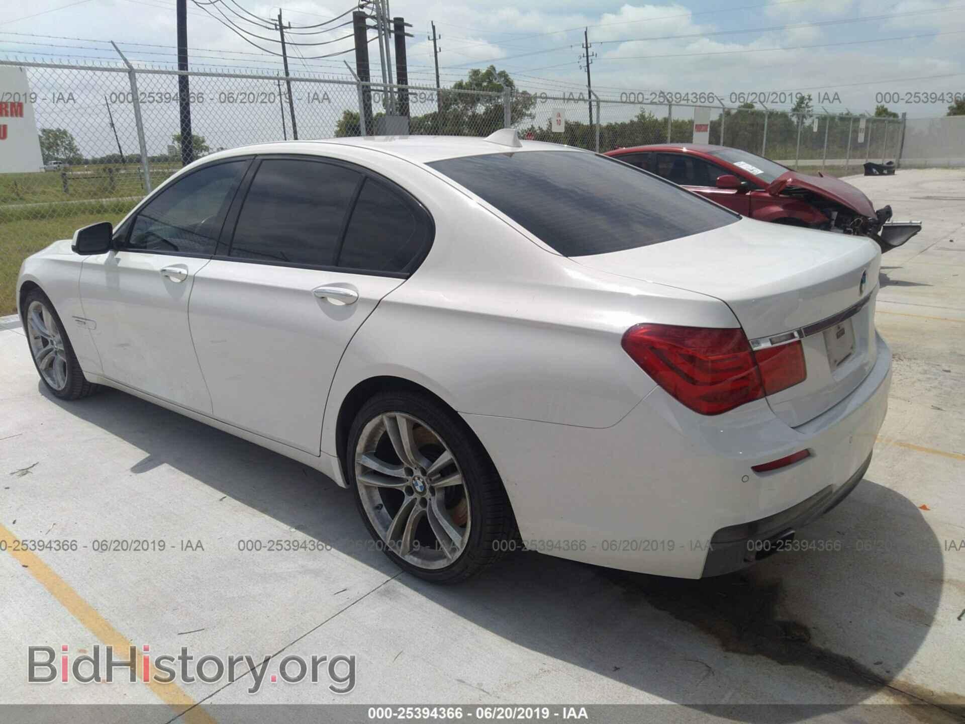 2012 BMW 750 - VIN: WBAKA8C52CCY37747 - Фото 3