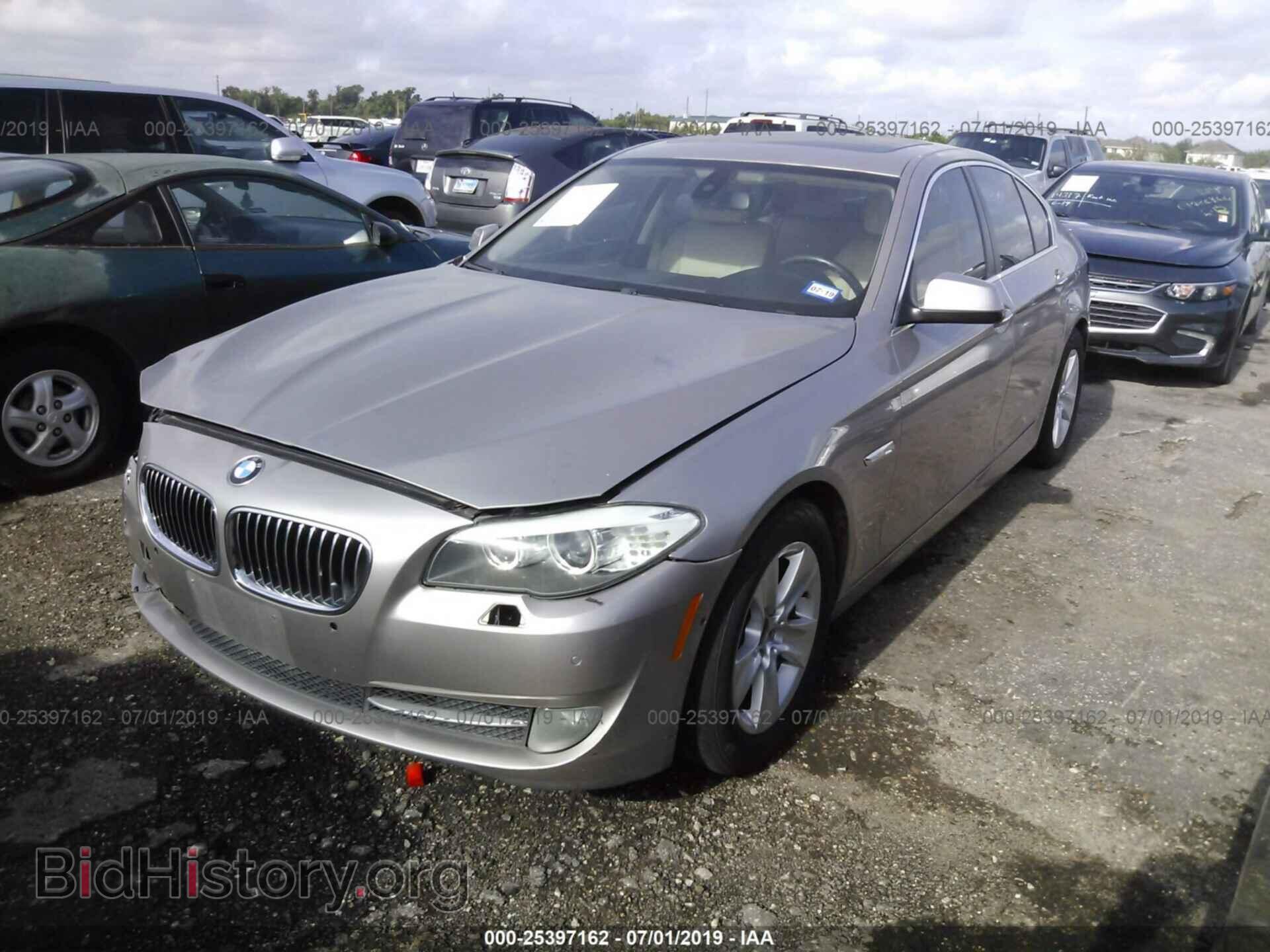 2011 BMW 528 - VIN: WBAFR1C53BC742999 - Фото 2