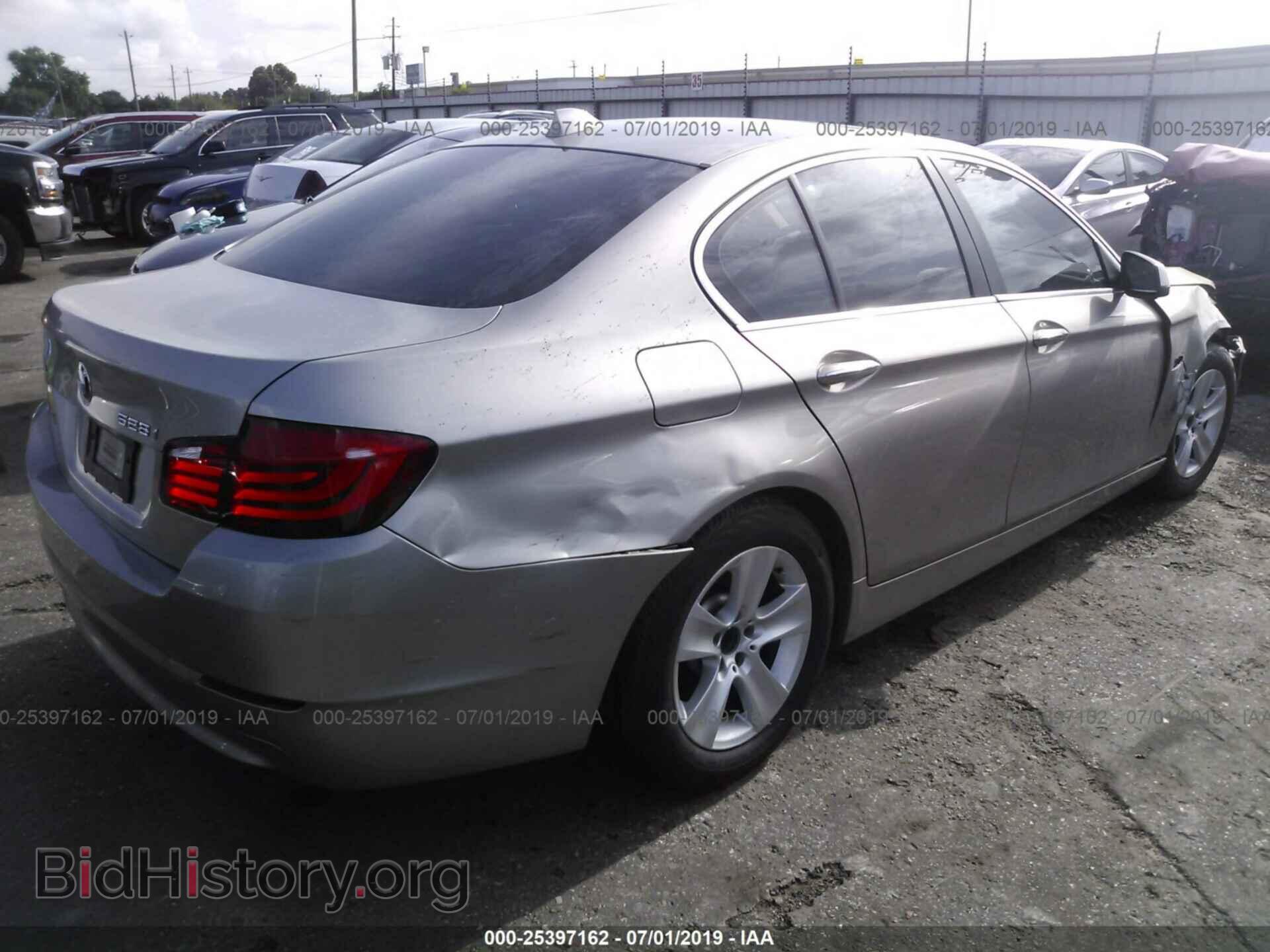 2011 BMW 528 - VIN: WBAFR1C53BC742999 - Фото 4