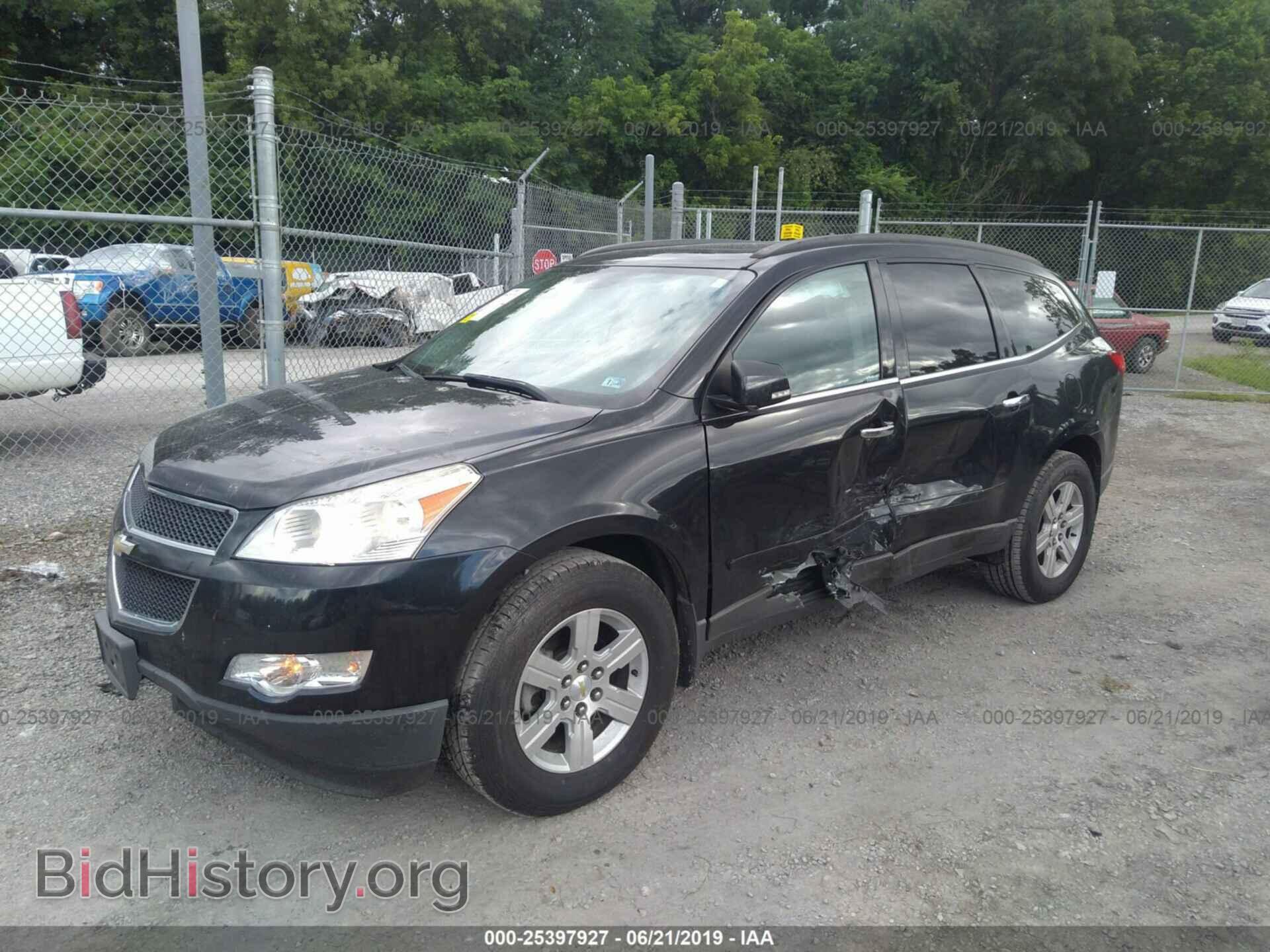 2011 CHEVROLET TRAVERSE - VIN: 1GNKVJED7BJ143138 - Photo 2