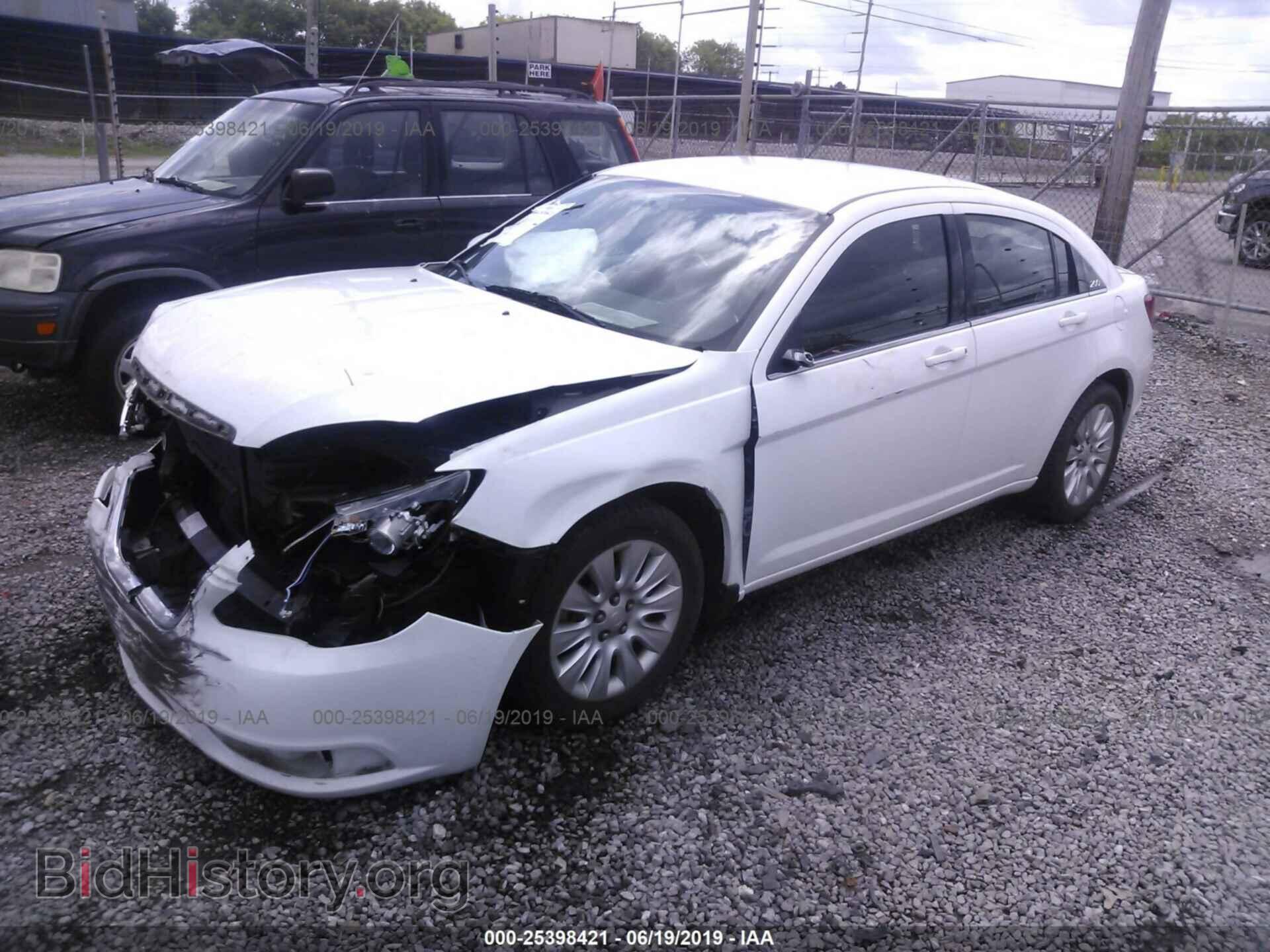 2012 CHRYSLER 200 - VIN: 1C3CCBAB0CN105181 - Фото 2