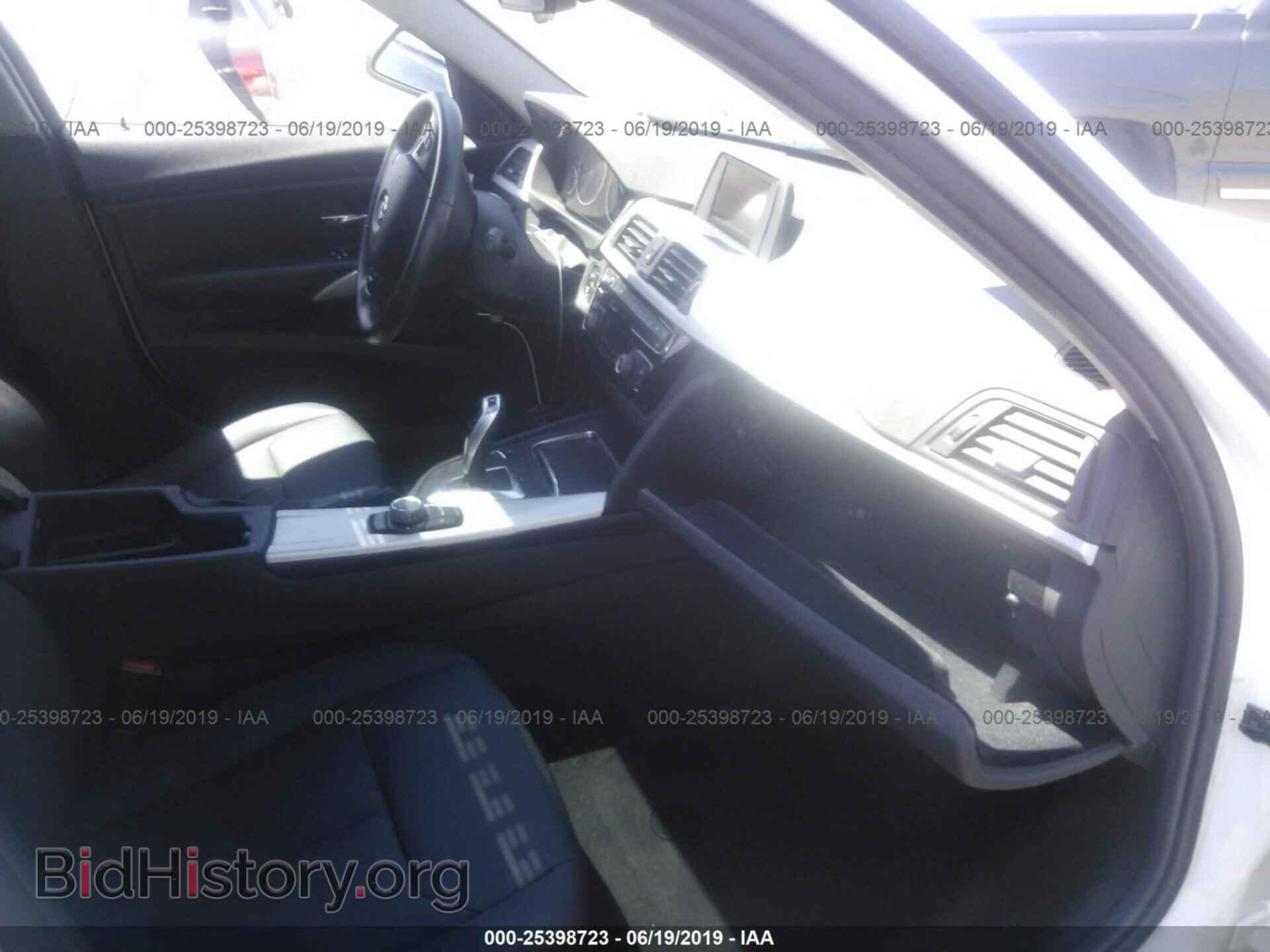 2016 BMW 320 - VIN: WBA8E1G5XGNT33781 - Фото 5