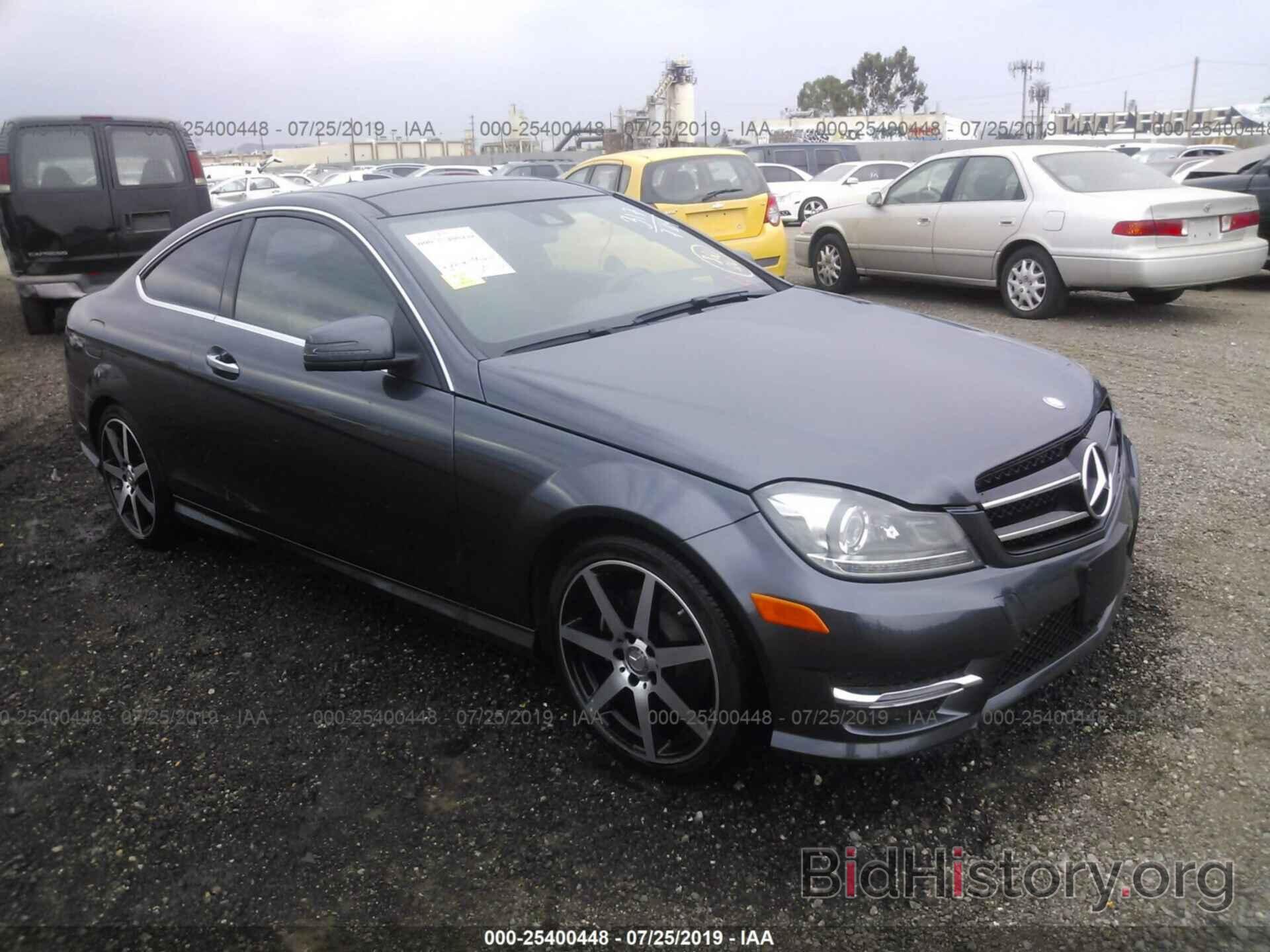 Photo WDDGJ4HB8FG369655 - MERCEDES-BENZ C 2015