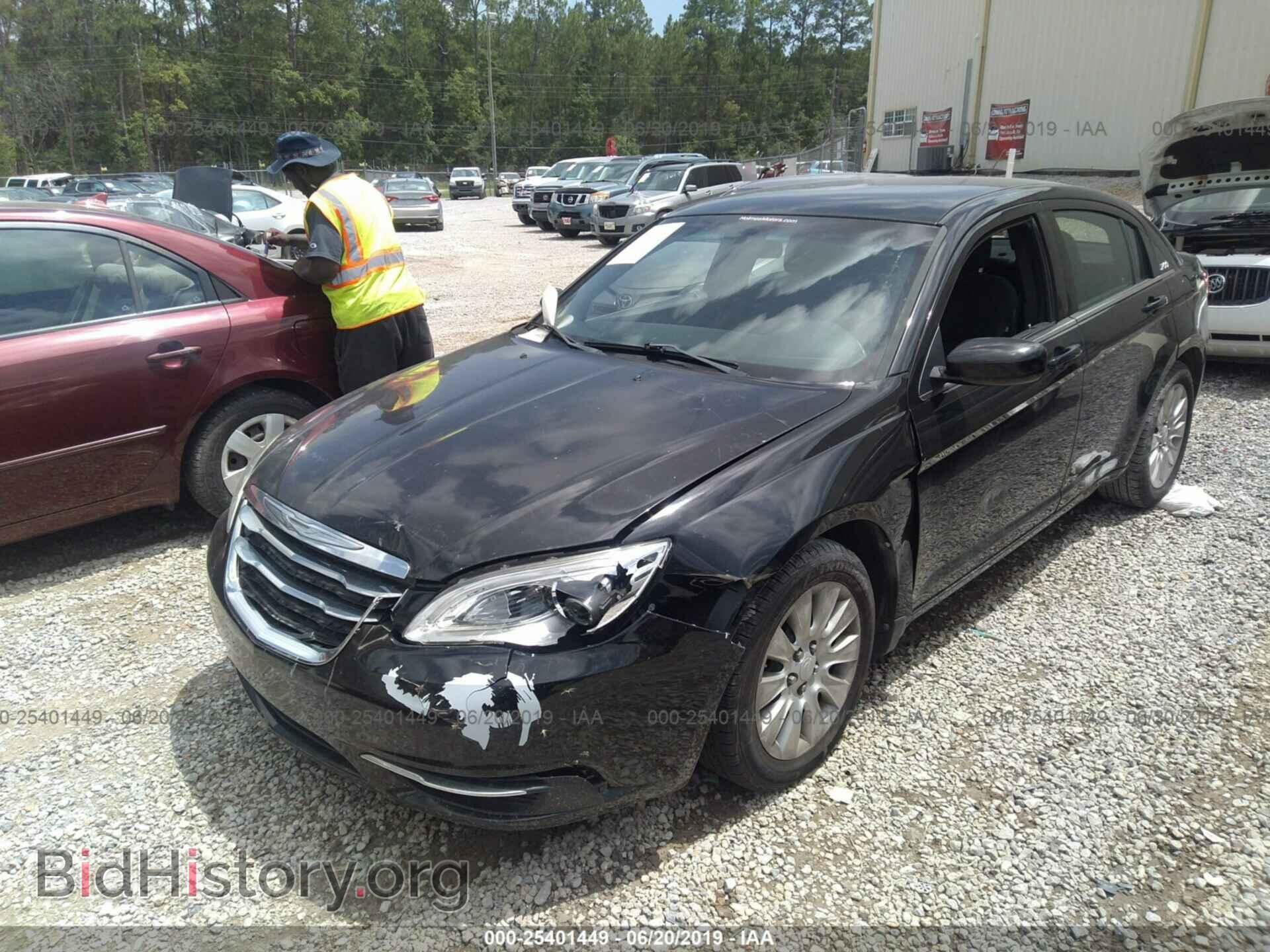 2012 CHRYSLER 200 - VIN: 1C3CCBAB2CN138778 - Фото 2