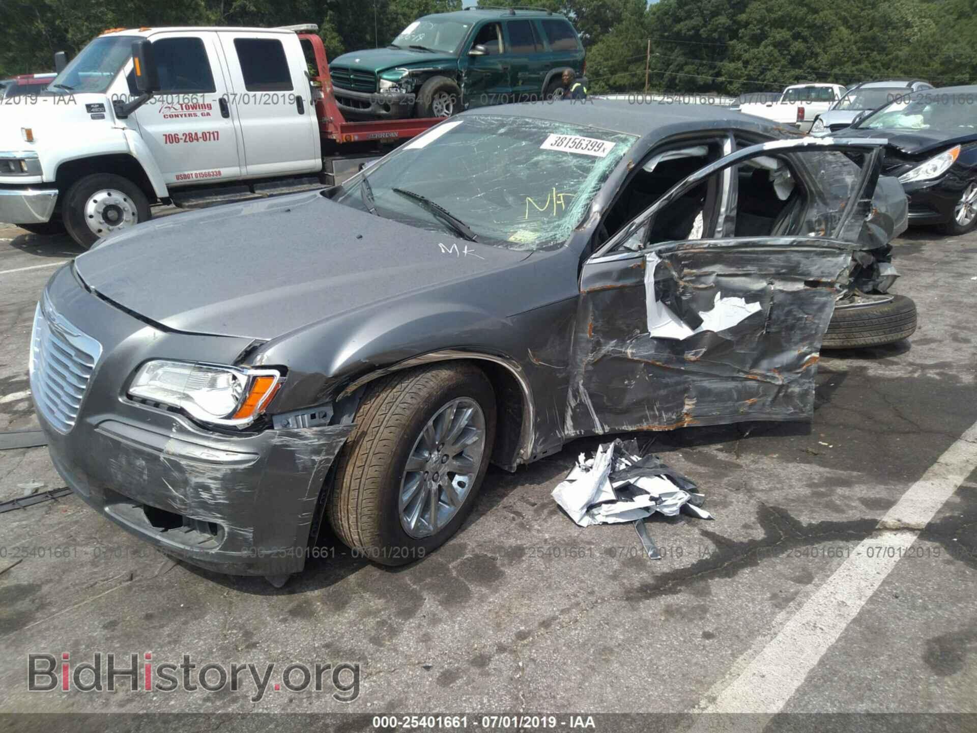 2011 CHRYSLER 300 - VIN: 2C3CA5CG0BH559714 - Photo 2