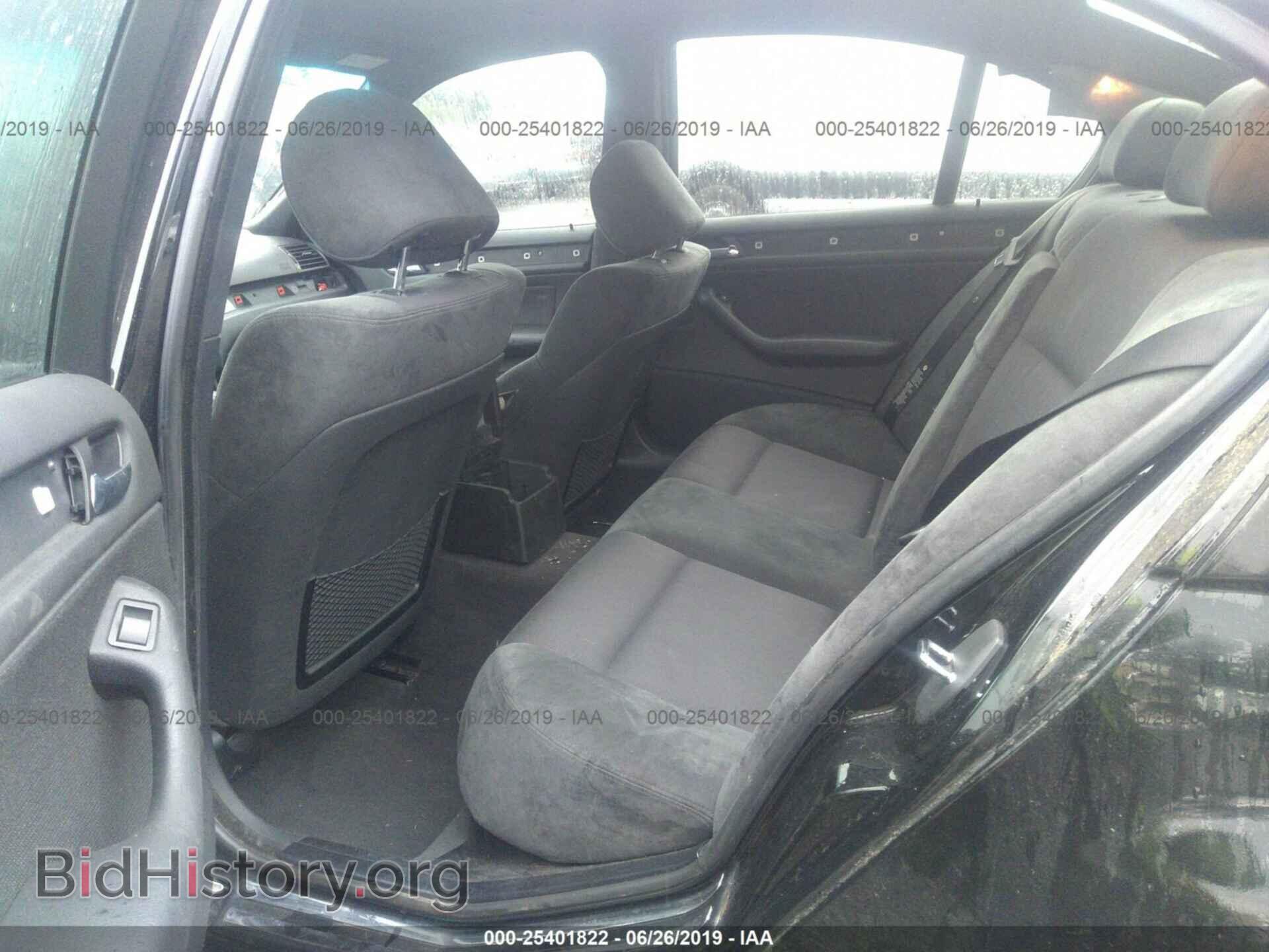 2005 BMW 330 - VIN: WBAEV53475KM08118 - Photo 8