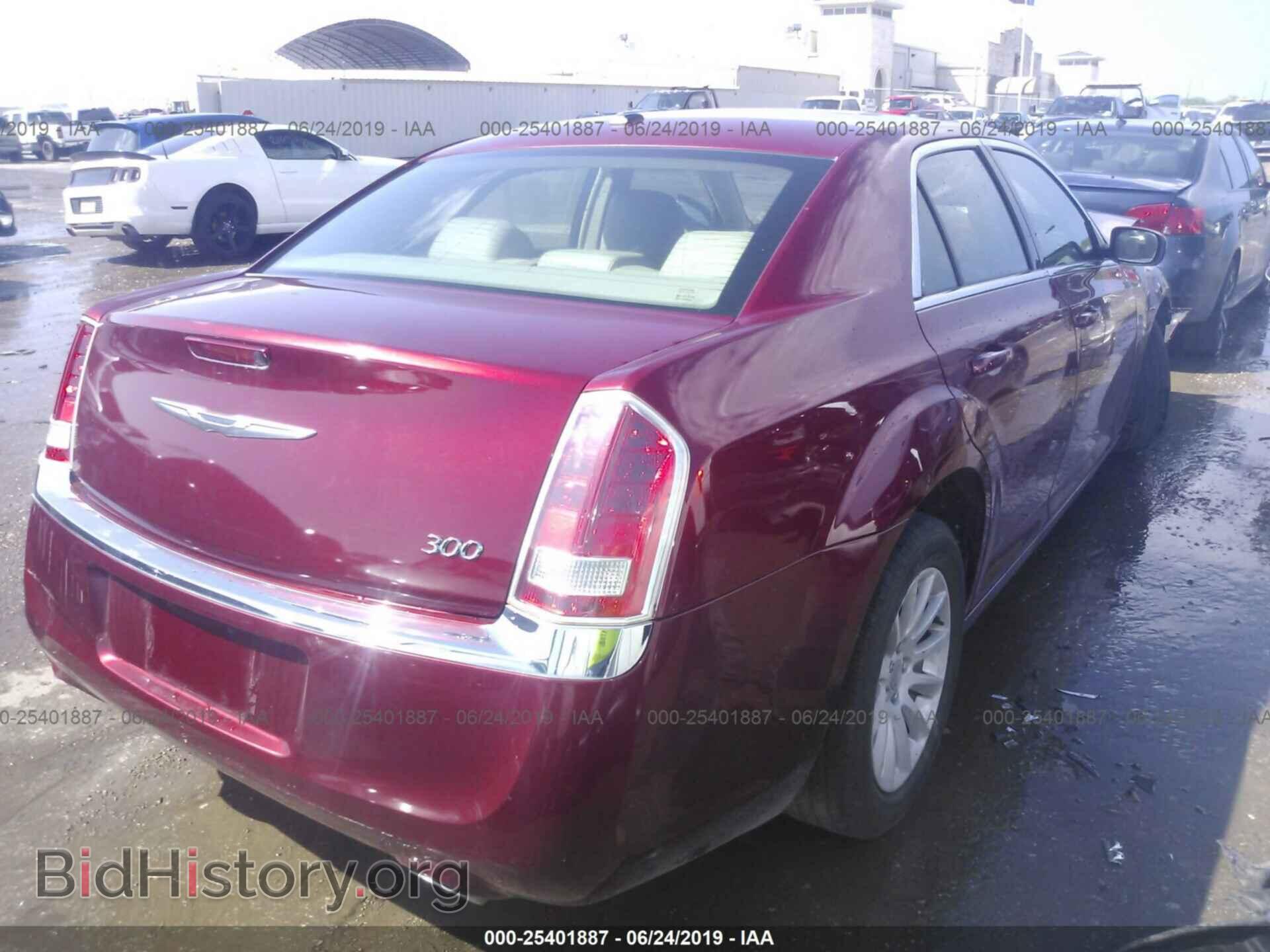 2013 CHRYSLER 300 - VIN: 2C3CCAAG7DH743914 - Фото 4