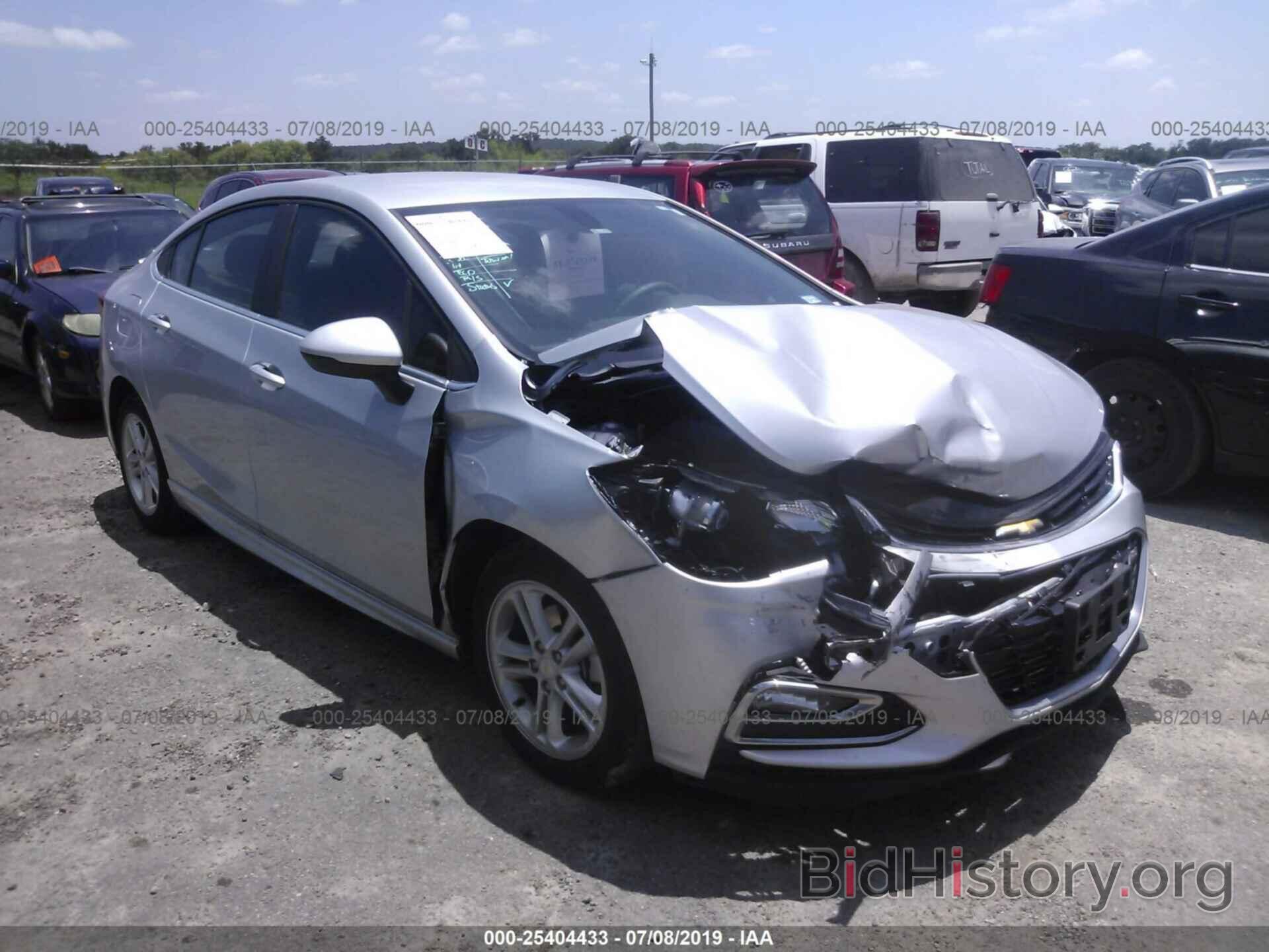 Photo 1G1BE5SMXJ7126018 - CHEVROLET CRUZE 2018