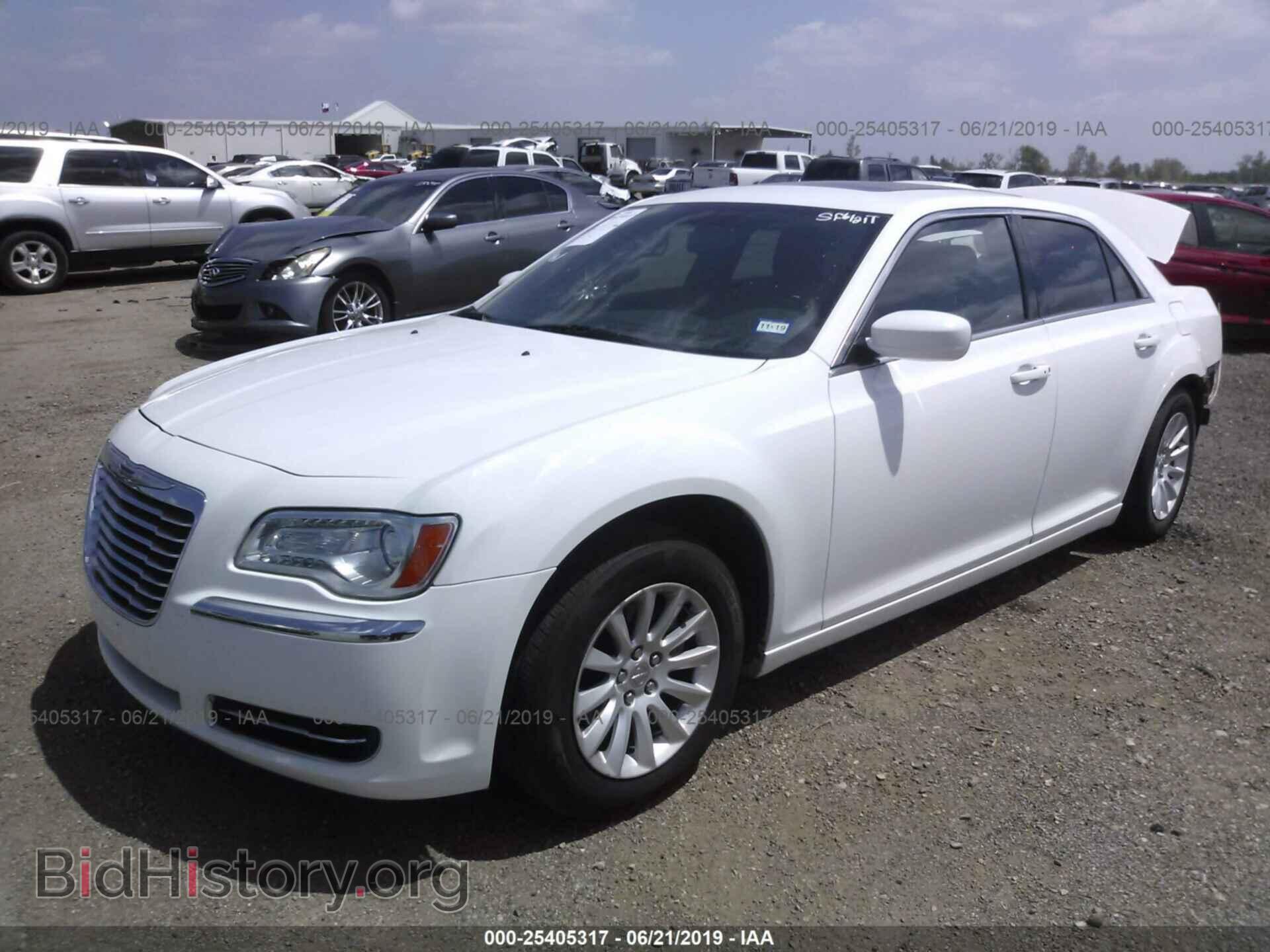 2014 CHRYSLER 300 - VIN: 2C3CCAAG9EH361398 - Фото 2
