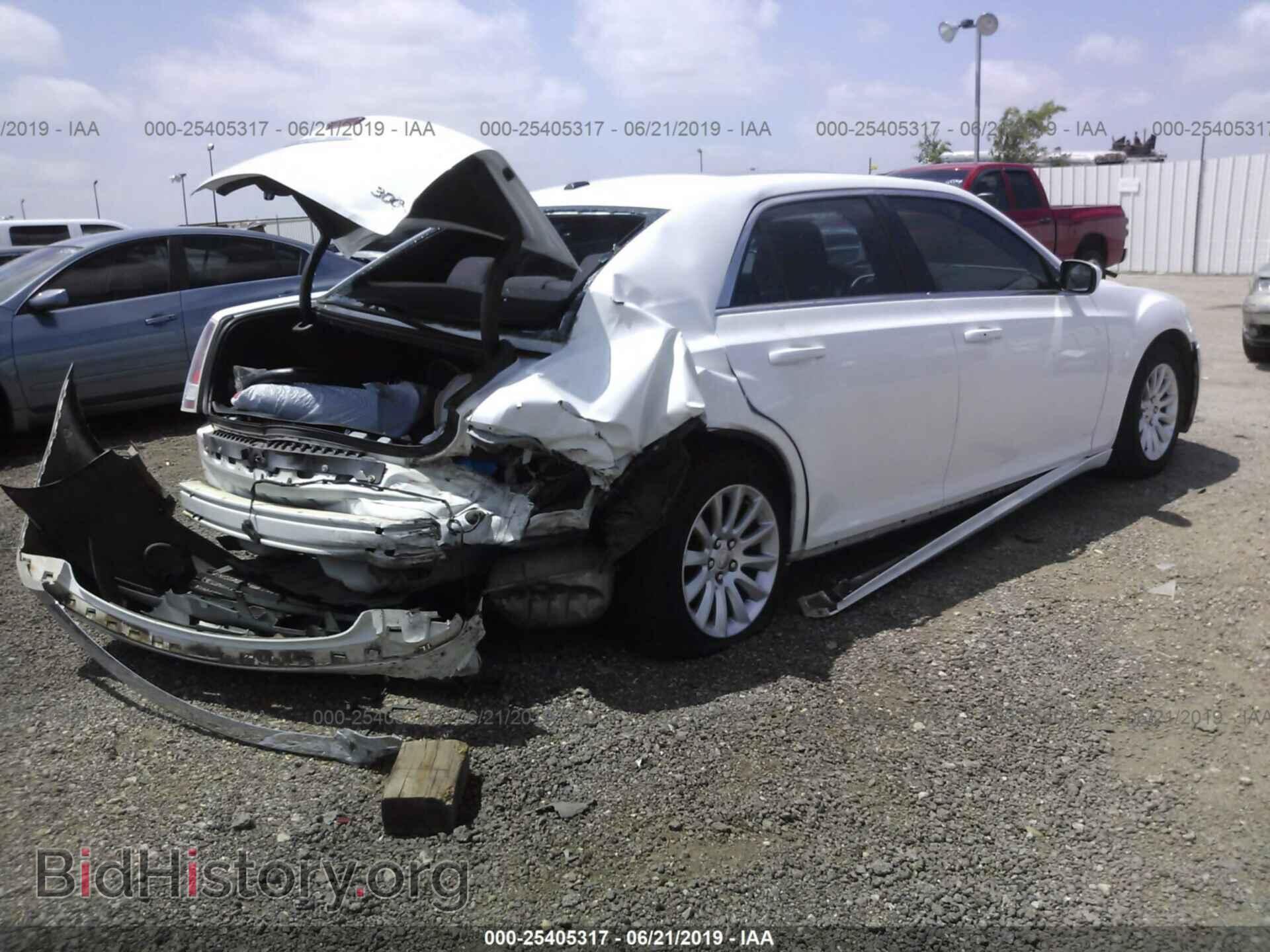 2014 CHRYSLER 300 - VIN: 2C3CCAAG9EH361398 - Фото 4