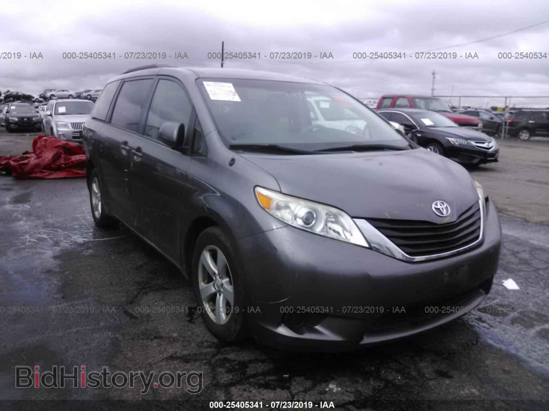 Photo 5TDKK3DC7BS175564 - TOYOTA SIENNA 2011
