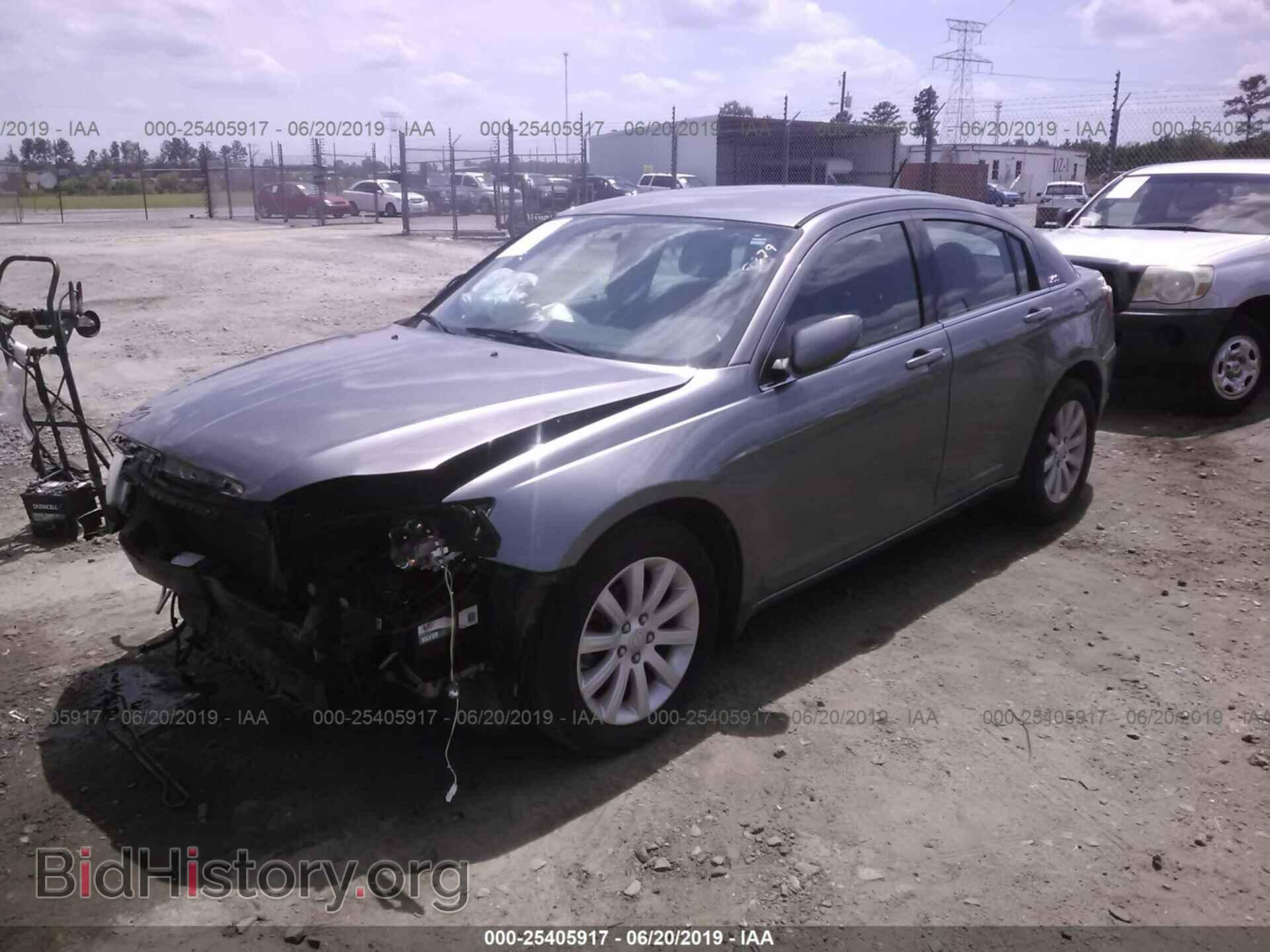 2013 CHRYSLER 200 - VIN: 1C3CCBBB0DN559379 - Фото 2