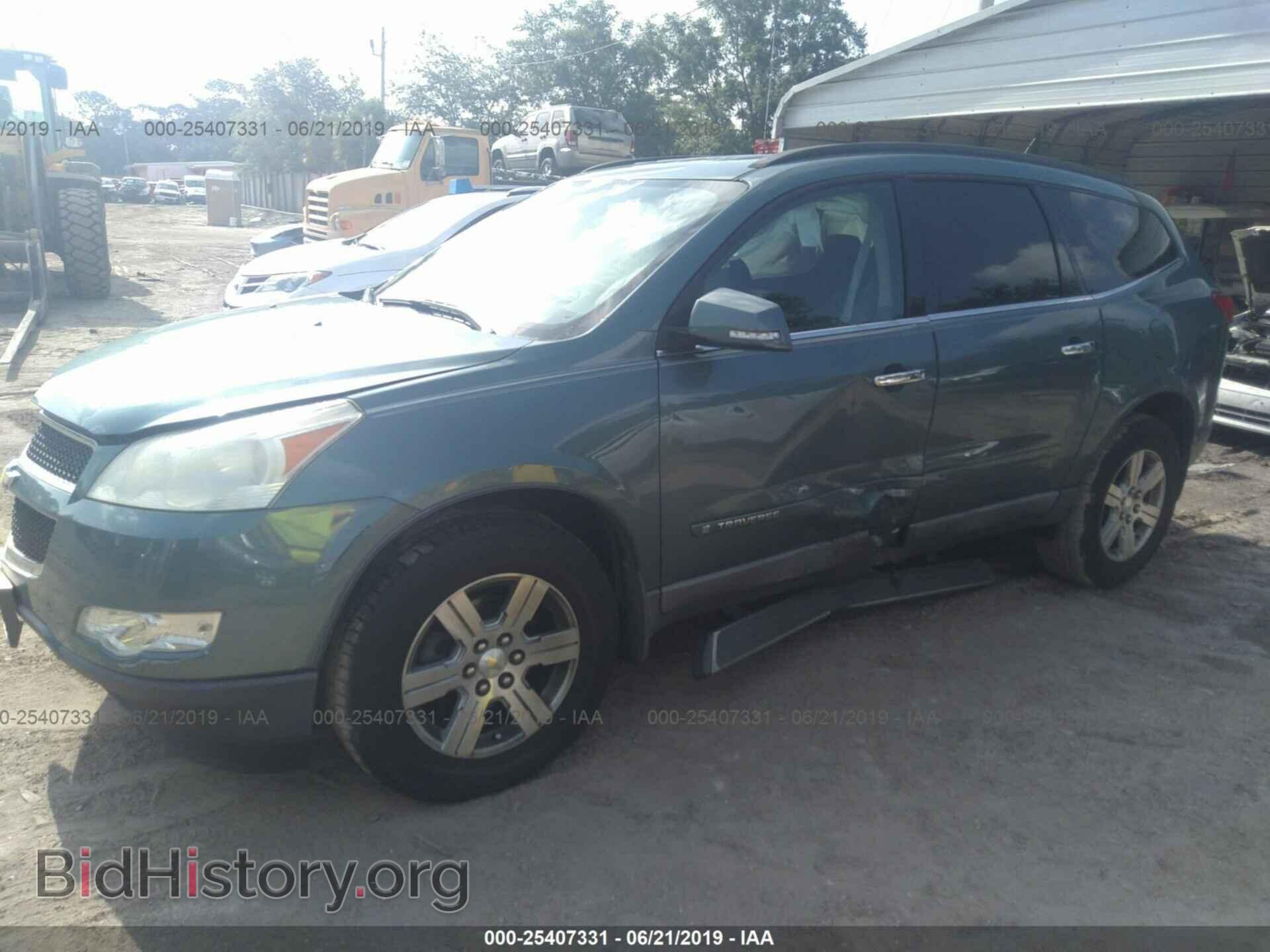 2009 CHEVROLET TRAVERSE - VIN: 1GNER23D39S168875 - Фото 2