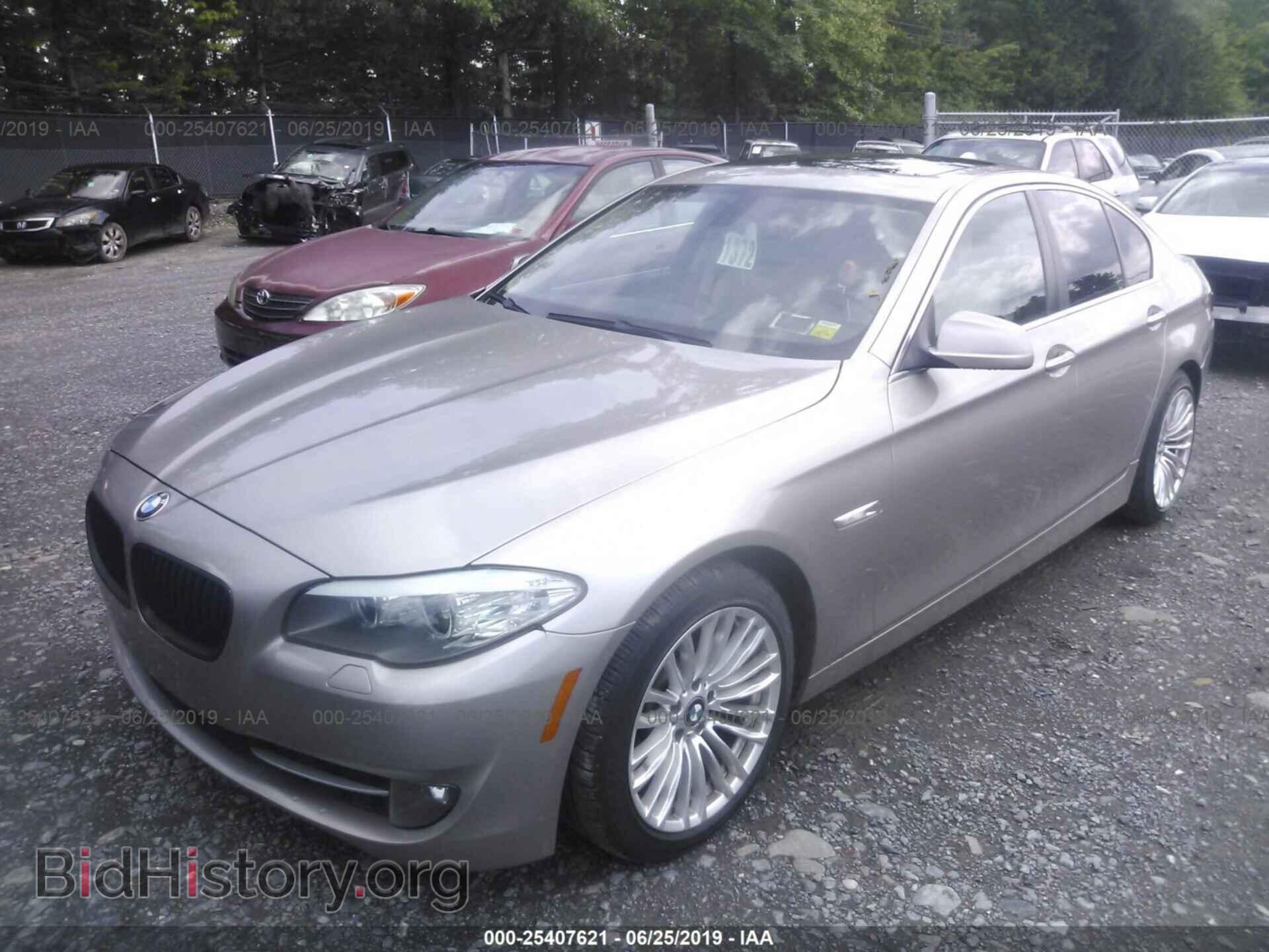 2011 BMW 528 - VIN: WBAFR1C56BC750093 - Фото 2