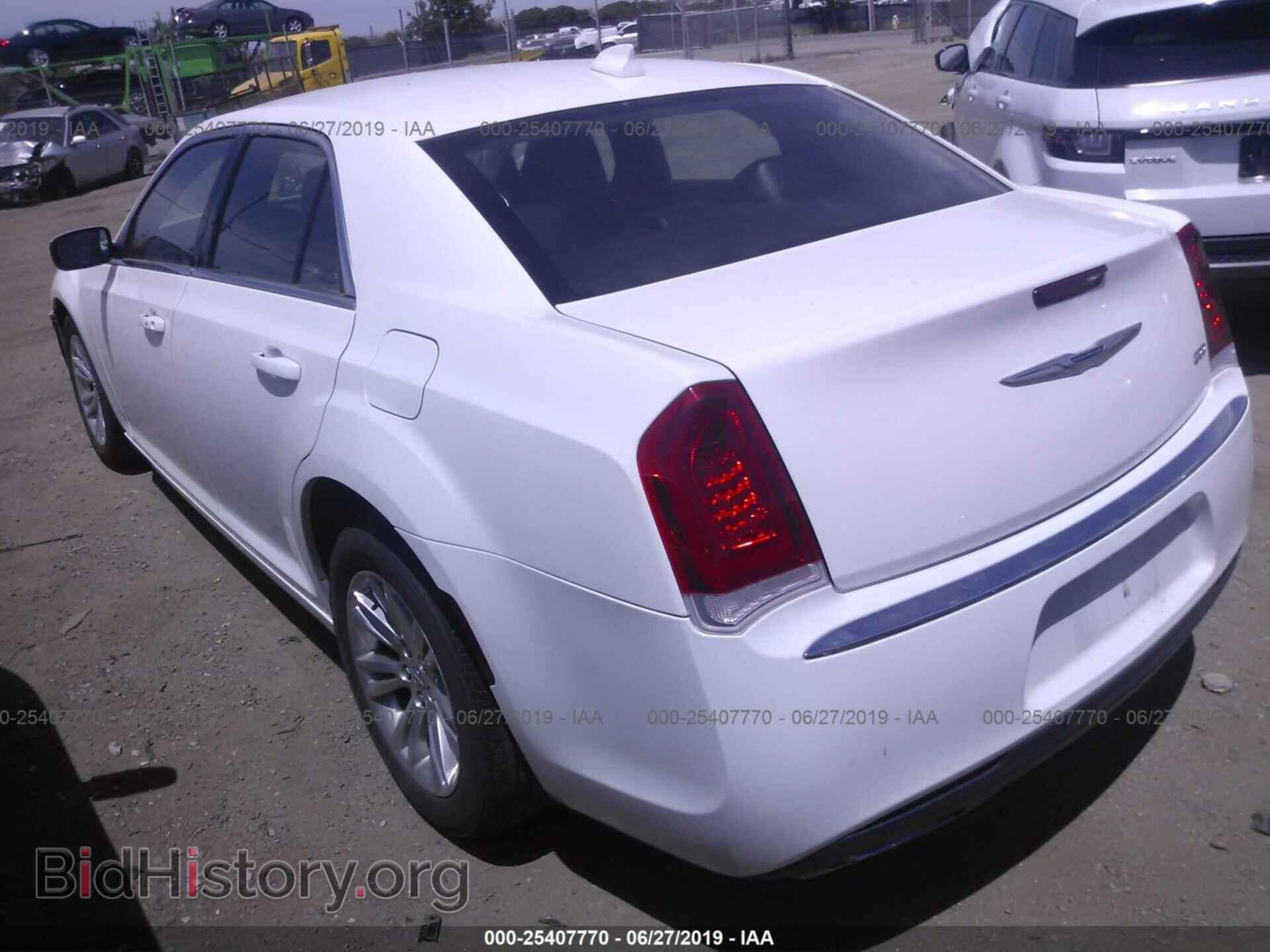 2016 CHRYSLER 300 - VIN: 2C3CCAAG1GH298607 - Фото 3