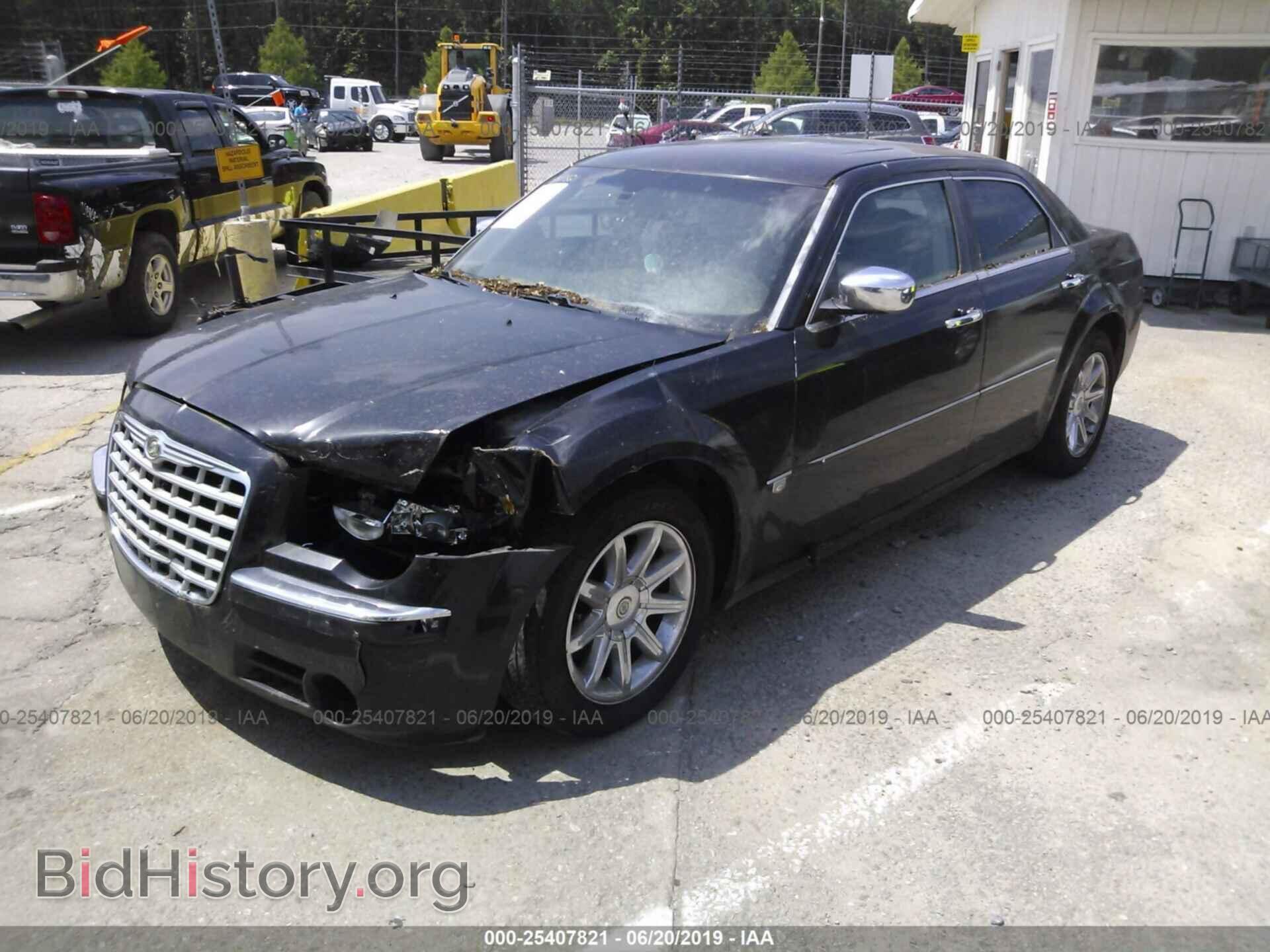 2005 CHRYSLER 300C - VIN: 2C3JA63H45H528637 - Фото 2