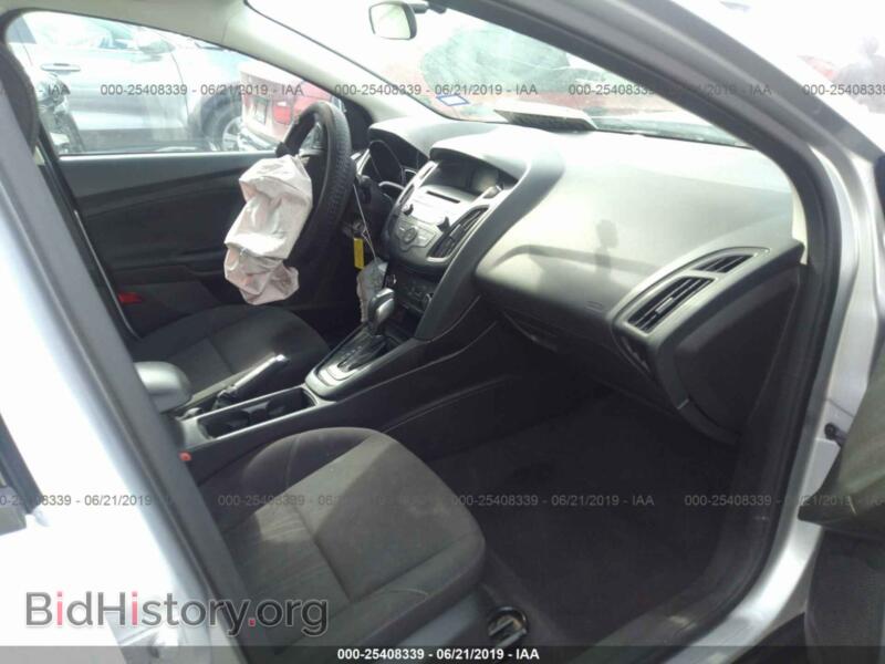 2016 Ford FOCUS (VIN 1FADP3F24GL337910) — photo 5 of 10