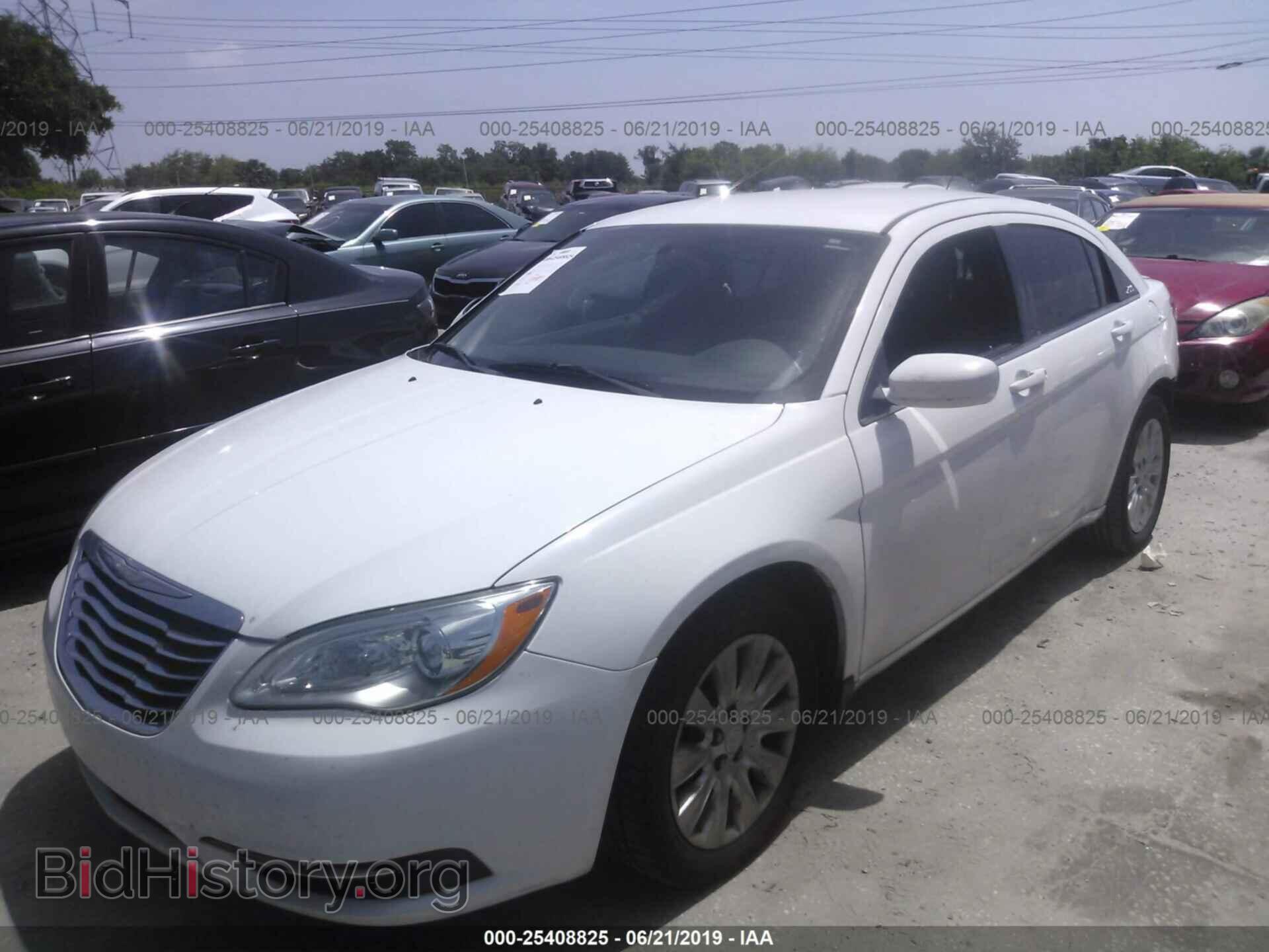 2011 CHRYSLER 200 - VIN: 1C3BC4FB1BN580529 - Фото 2
