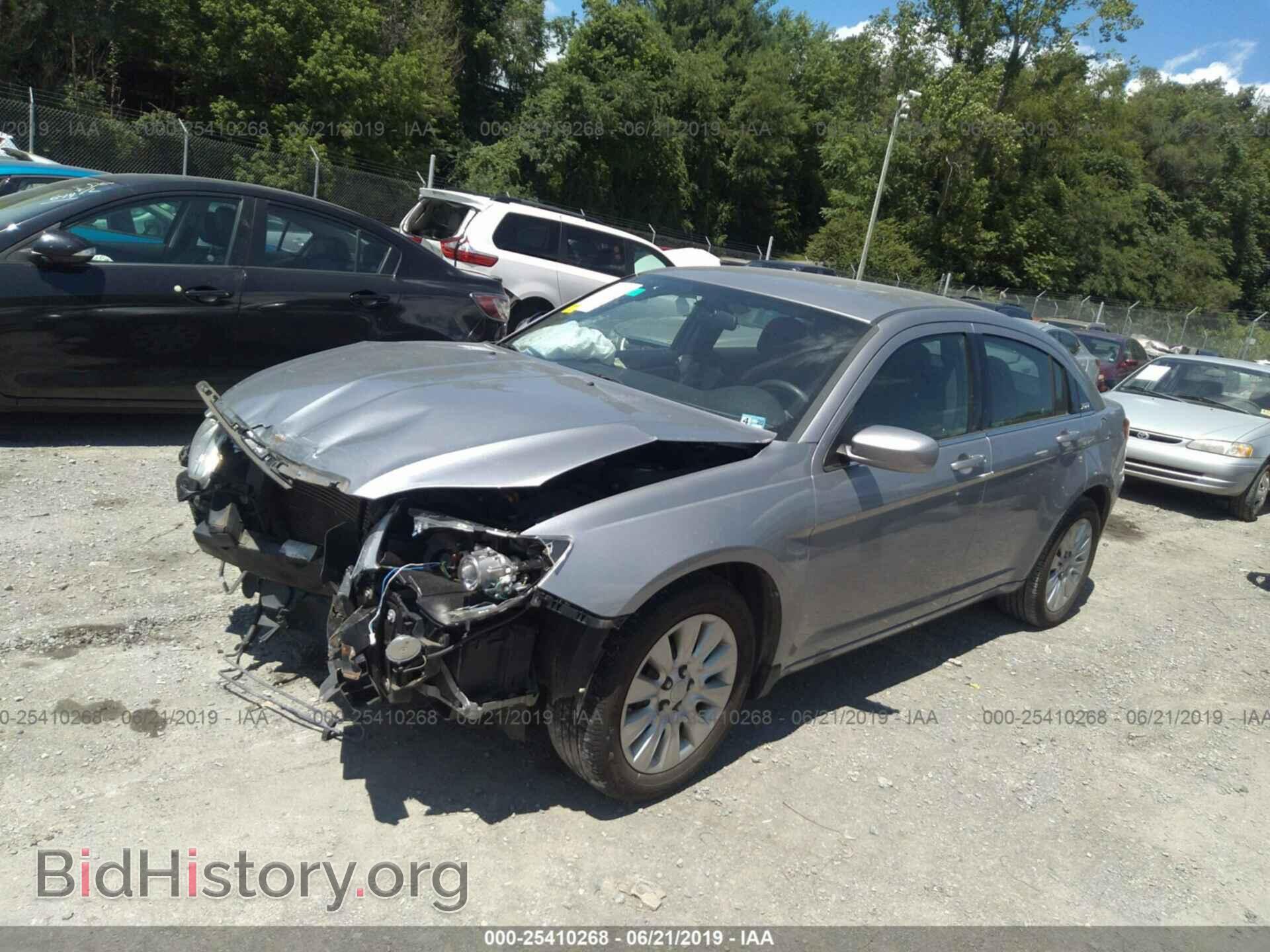 2013 CHRYSLER 200 - VIN: 1C3CCBAB7DN620826 - Фото 2