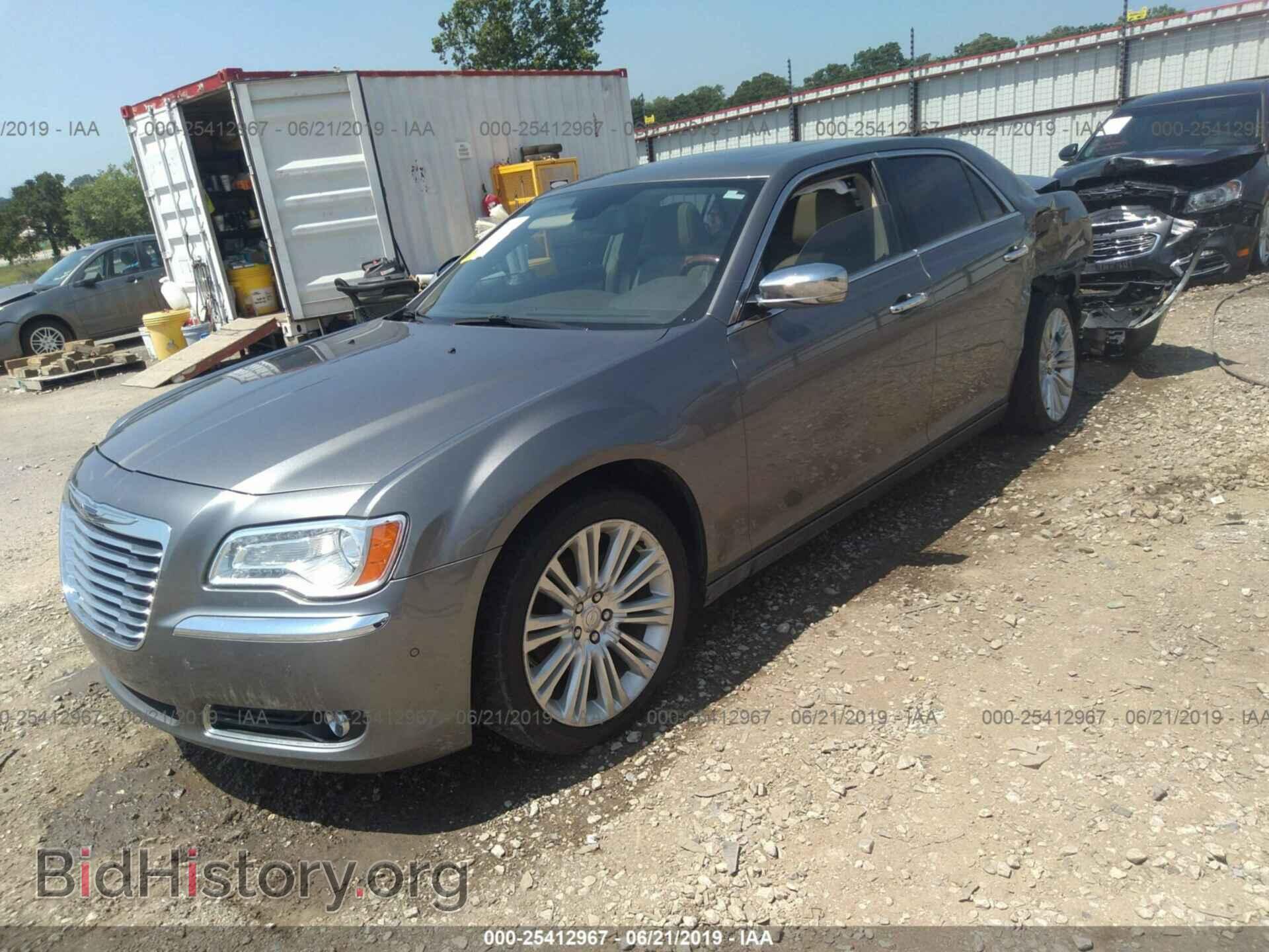 2011 CHRYSLER 300 - VIN: 2C3CA5CG9BH523603 - Фото 2