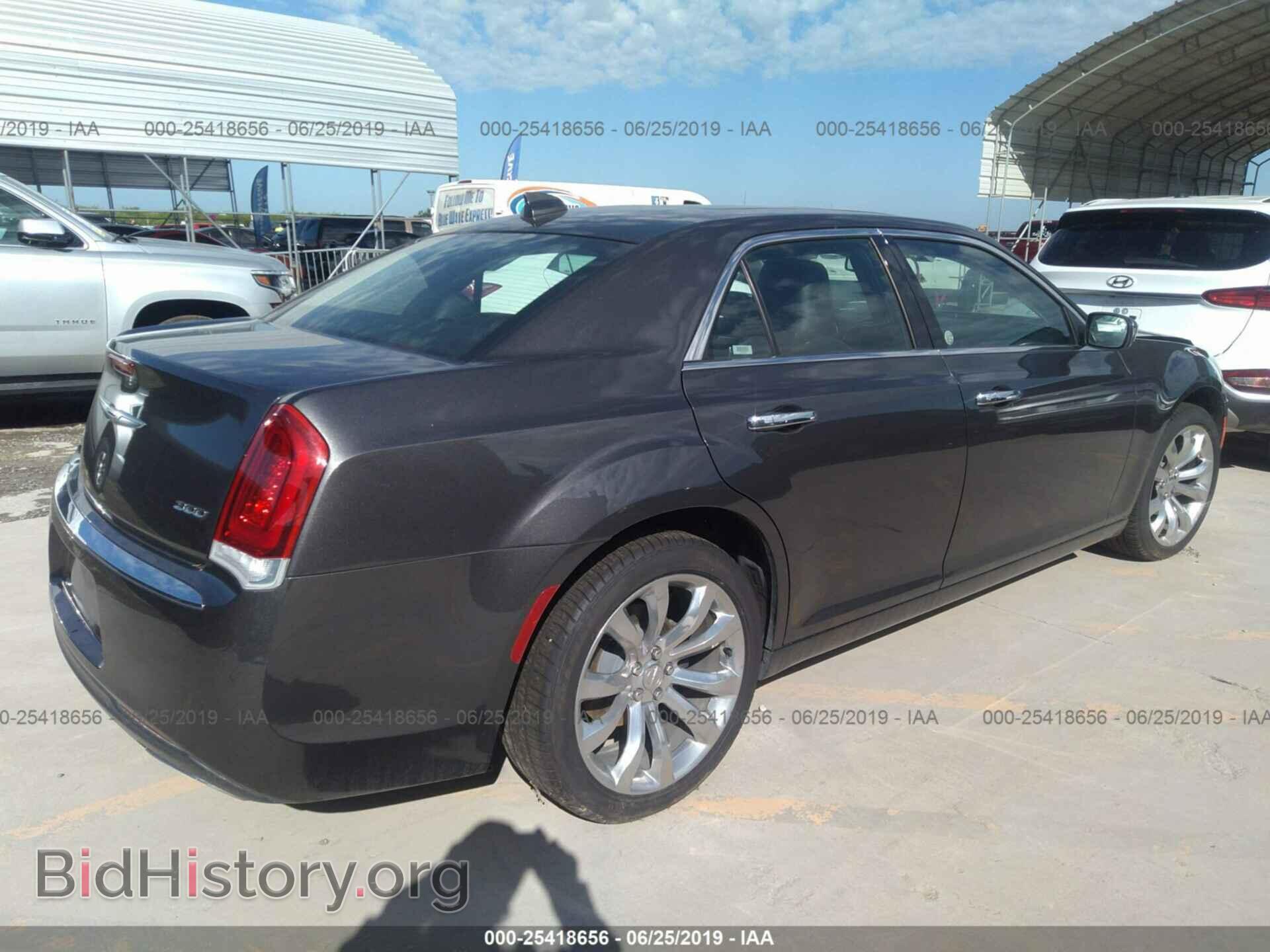 2019 CHRYSLER 300 - VIN: 2C3CCAEG1KH577493 - Фото 4
